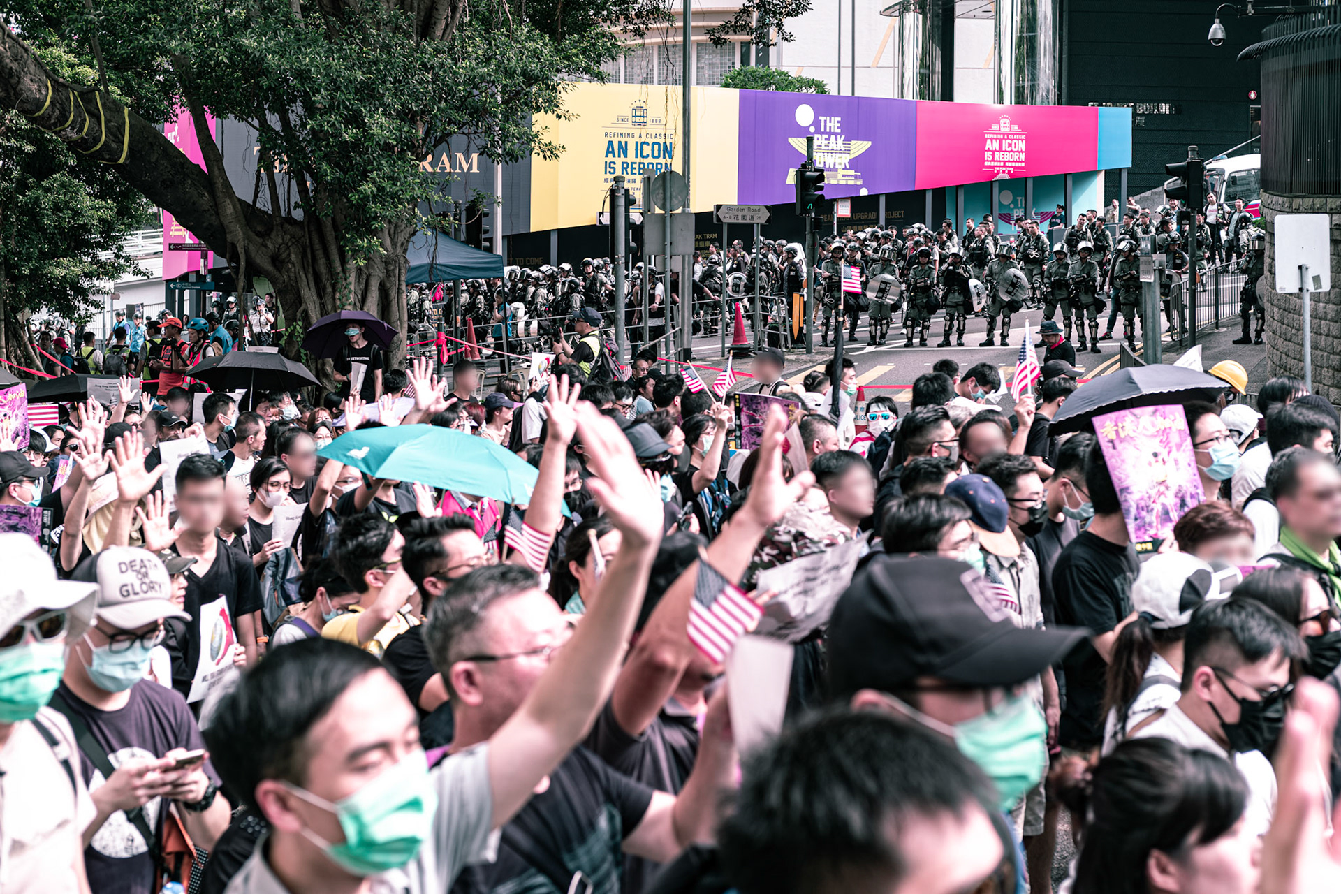 A large number of riot police