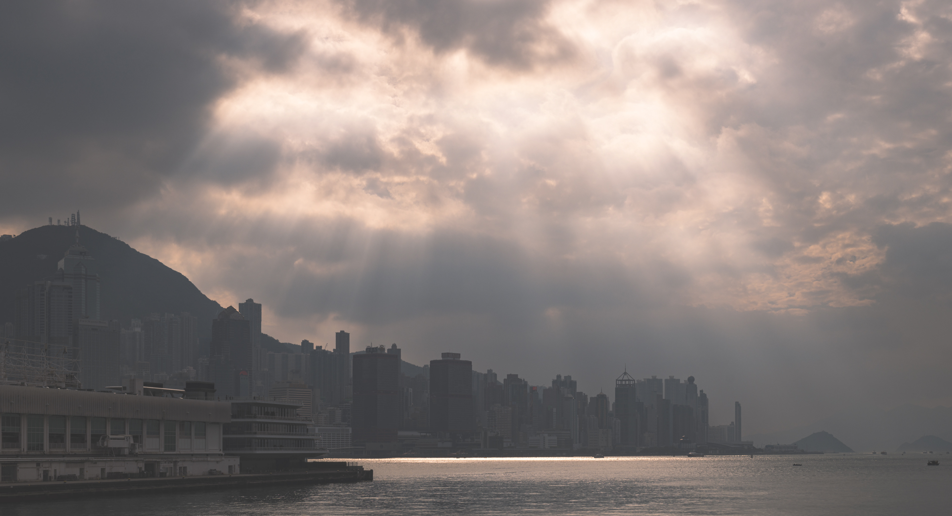 [Panasonic LUMIX DC-S5, Panasonic LUMIX S 20-60/F3.5-5.6]