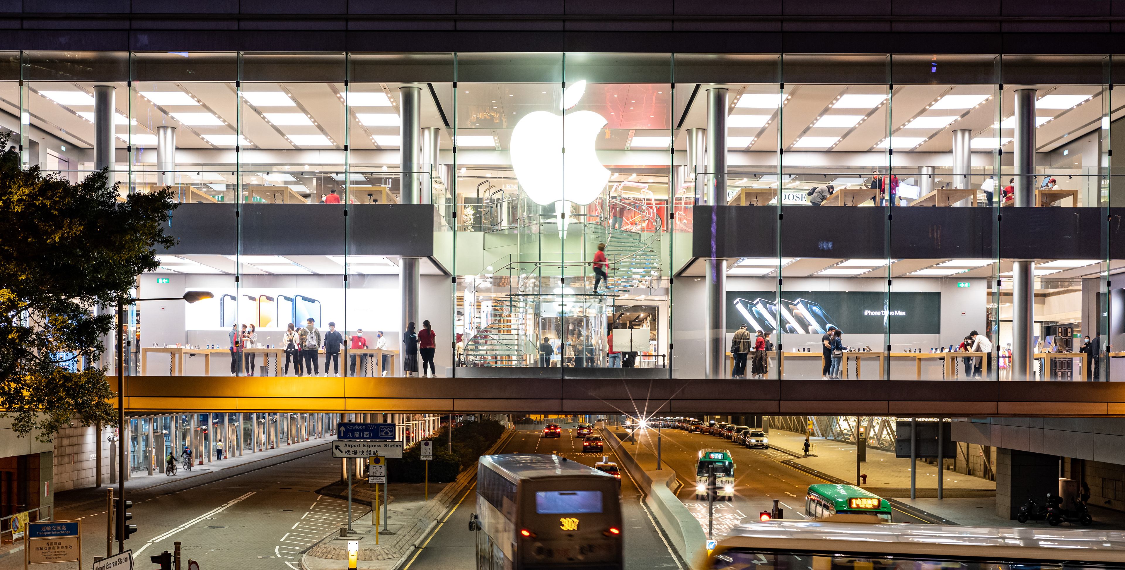 Apple Store, IFC [Panasonic LUMIX DC-S5, Voigtlander Nokton 50mm f/1.5 Aspherical]