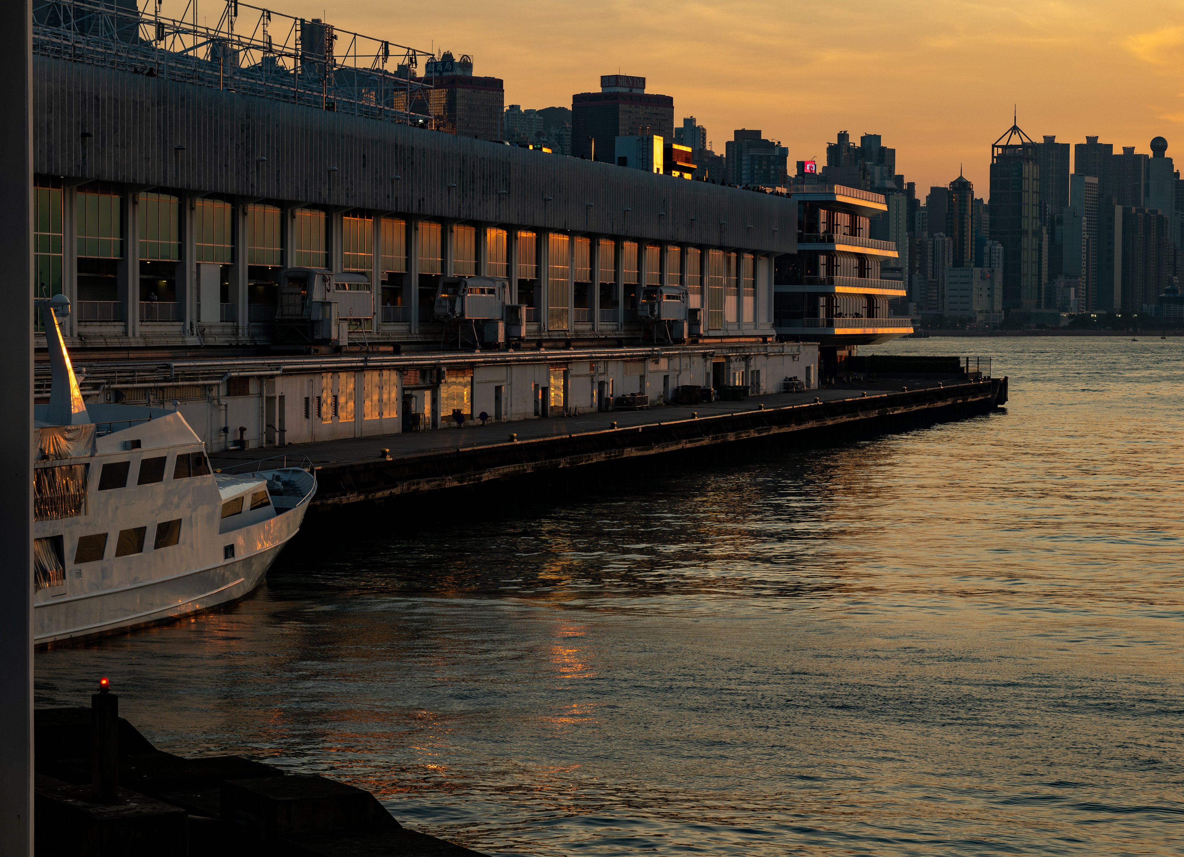 Sunset [Panasonic LUMIX DC-S5, Sigma 85mm F1.4 DG DN | Art 020]