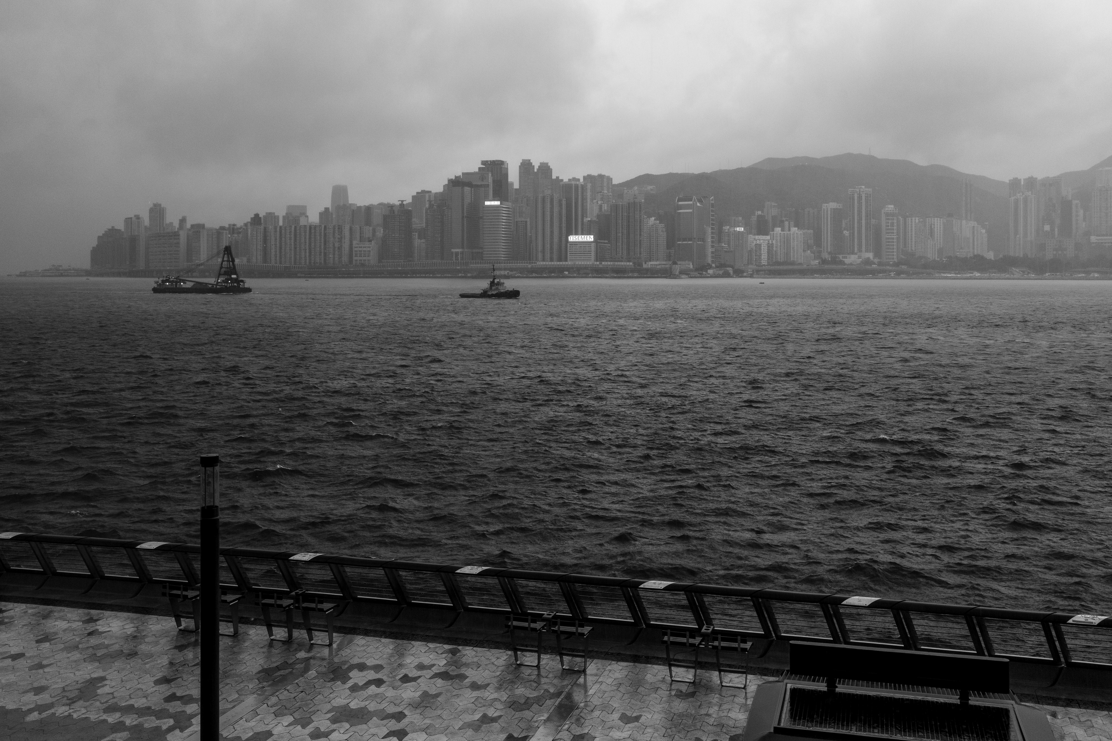 Typhoon signal number 3 [Panasonic LUMIX DC-S5, Sigma 35mm F/2 DG DN | Contemporary 020]