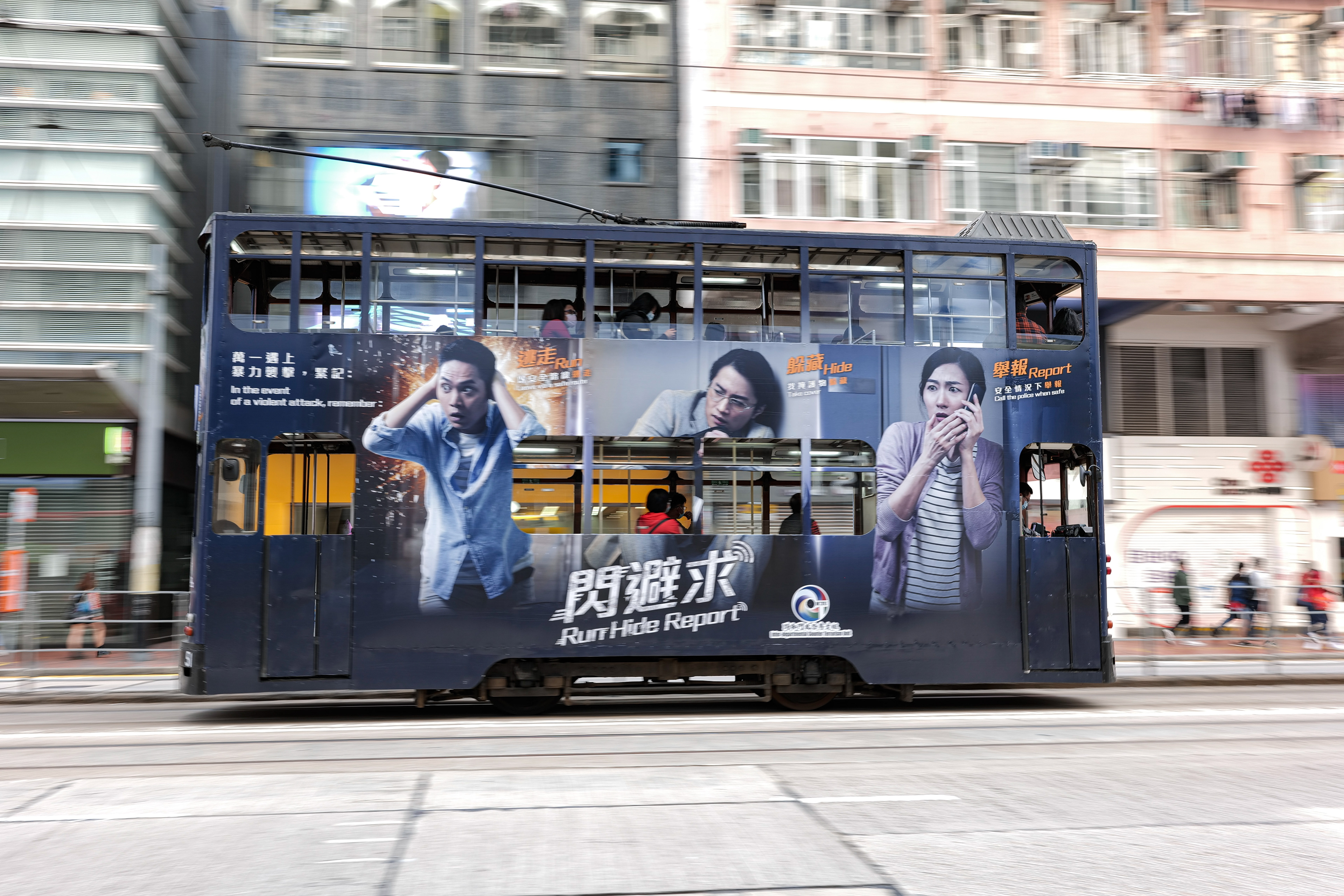 Panning shot while waiting for bus today. [Panasonic LUMIX DC-S5, Sigma 35mm F/2 DG DN | Contemporary 020]