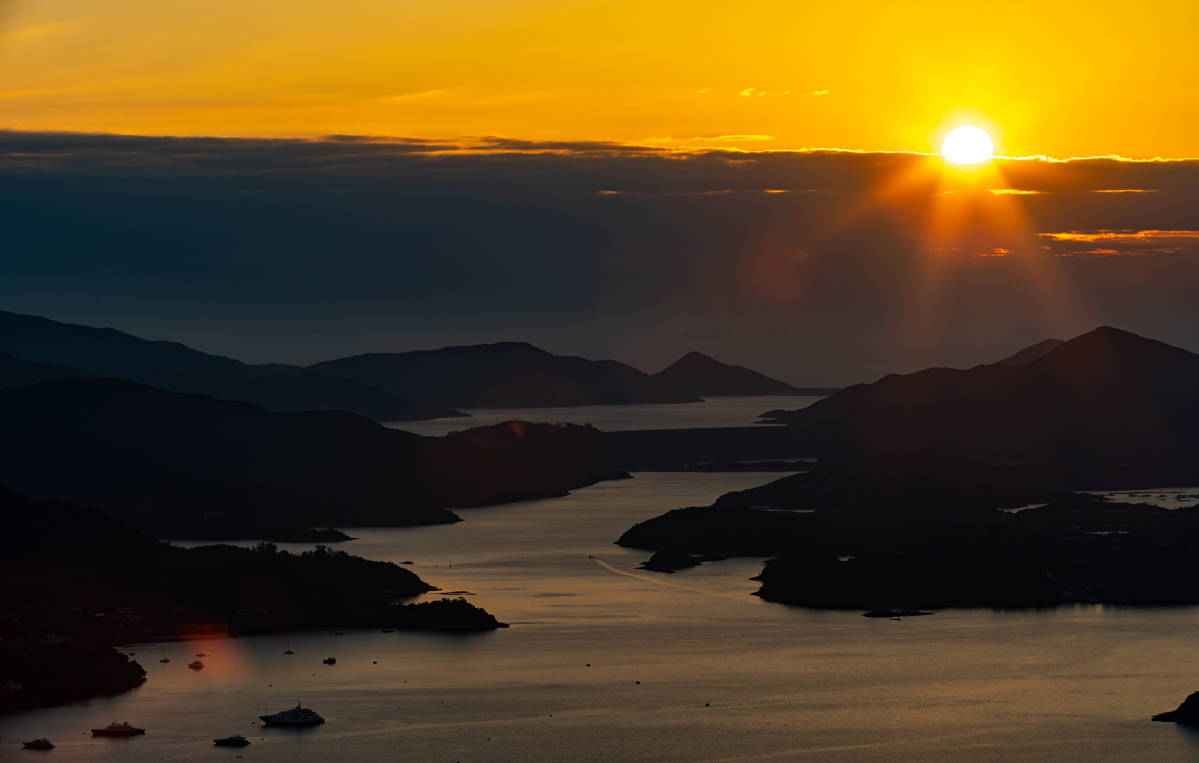 Sunrise at Ngong Ping Viewing Point [Panasonic Lumix DC-S5, Canon EF70-200mm f/2.8L IS II USM, Sigma MC-21]