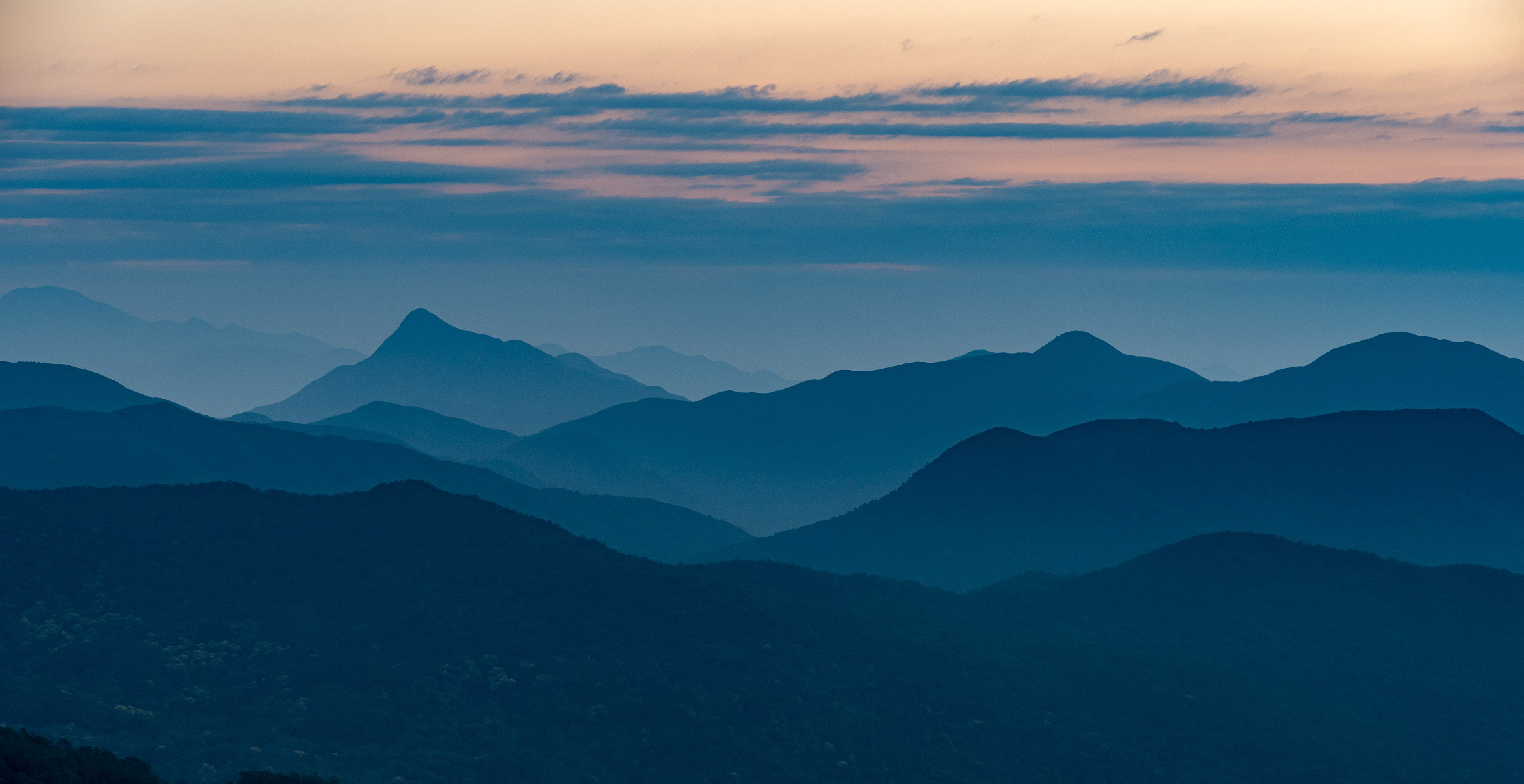 Sunrise at Ngong Ping Viewing Point [Panasonic Lumix DC-S5, Canon EF70-200mm f/2.8L IS II USM, Sigma MC-21]