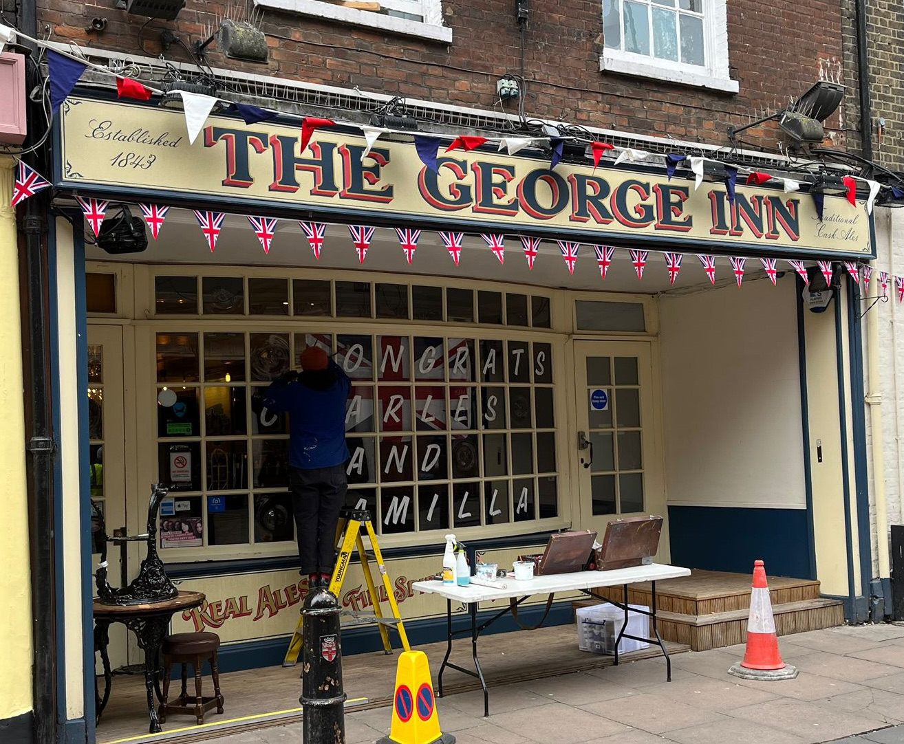 Signpainter: Archie Salandin