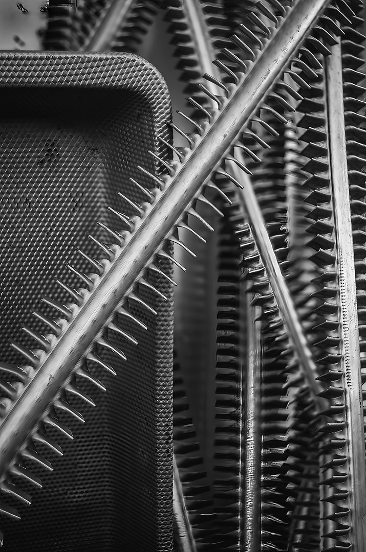 Metal Tray with Coils