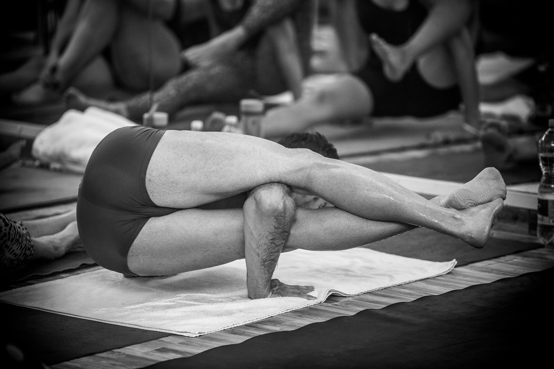 Jared Mccann in lezione a Bikram Yoga Roma