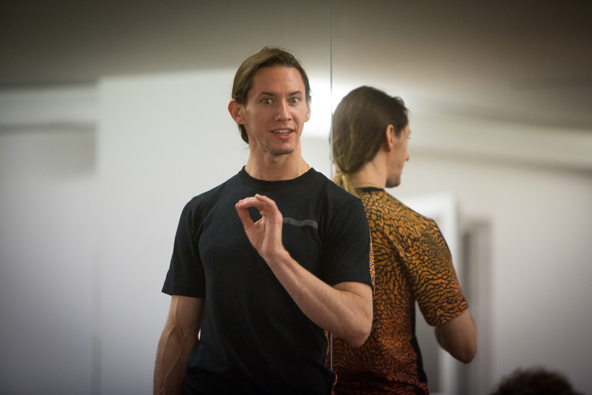 Jared Mccann in lezione a Bikram Yoga Roma