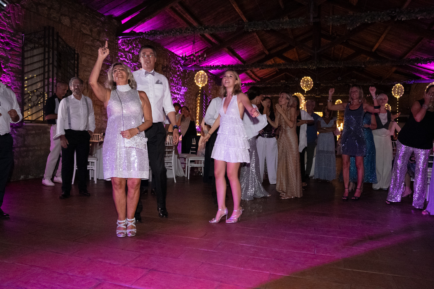 557