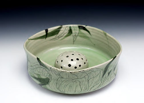 Flat Vase with Frog- 9"x 3.25x 9"