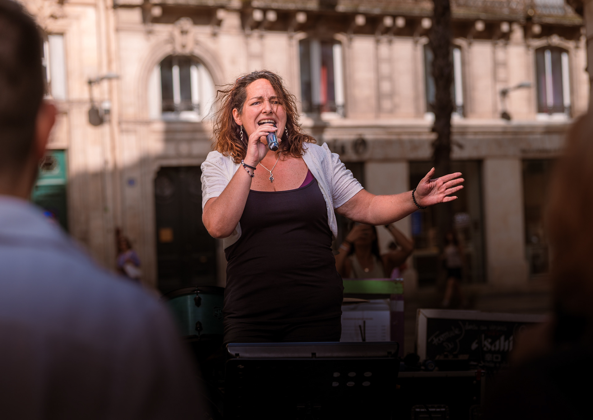Chant en direct à La Chistera pour la Fête de la Musique