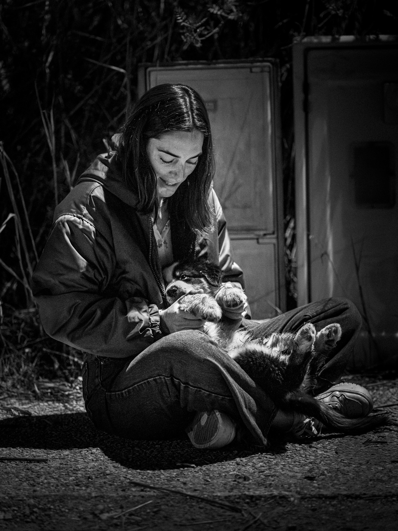 Moment de tendresse nocturne entre Emma et Baksy