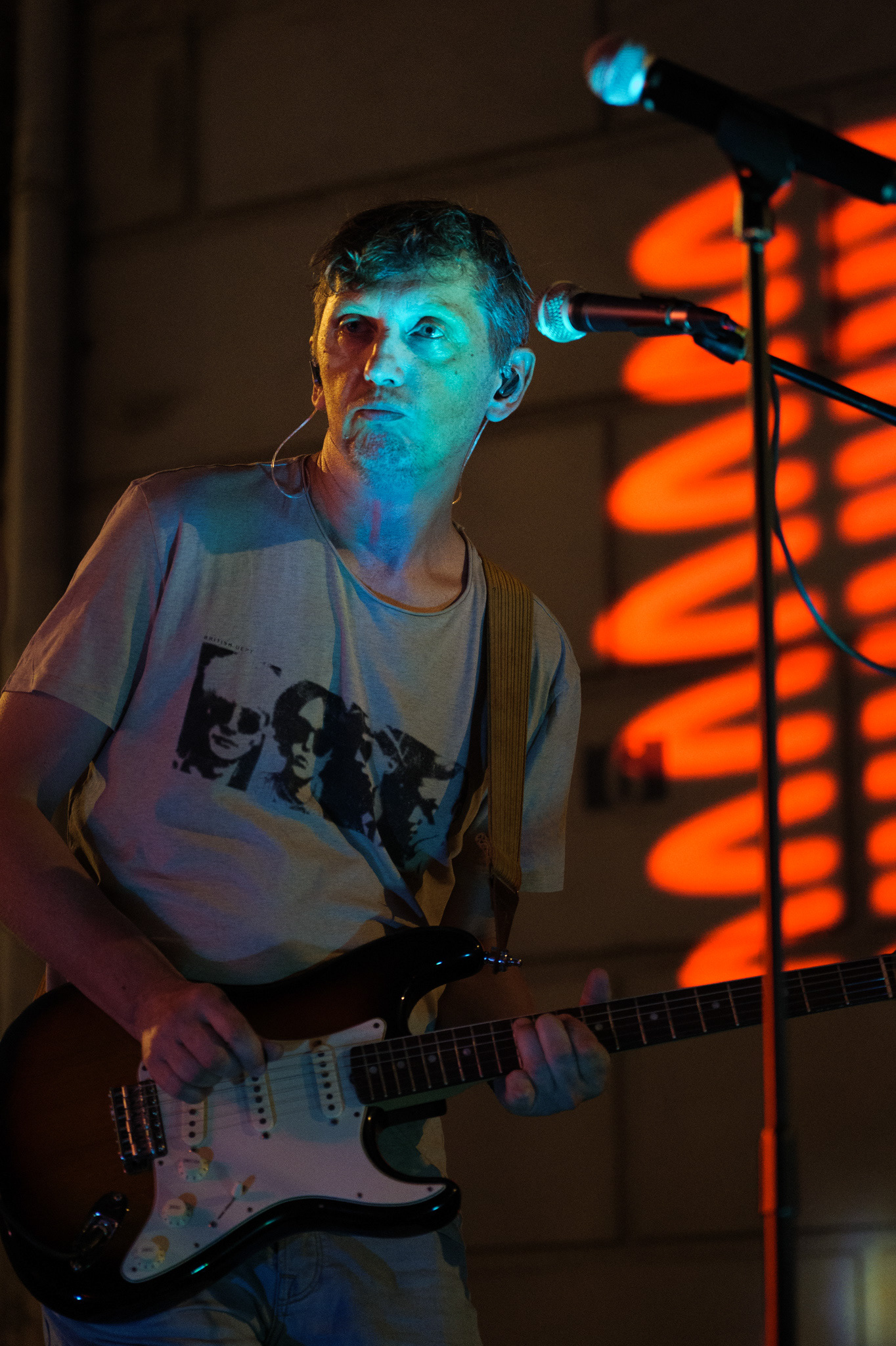 Guitariste de Pogosticks interprétant les morceaux des Red Hot Chili Peppers à Montpellier