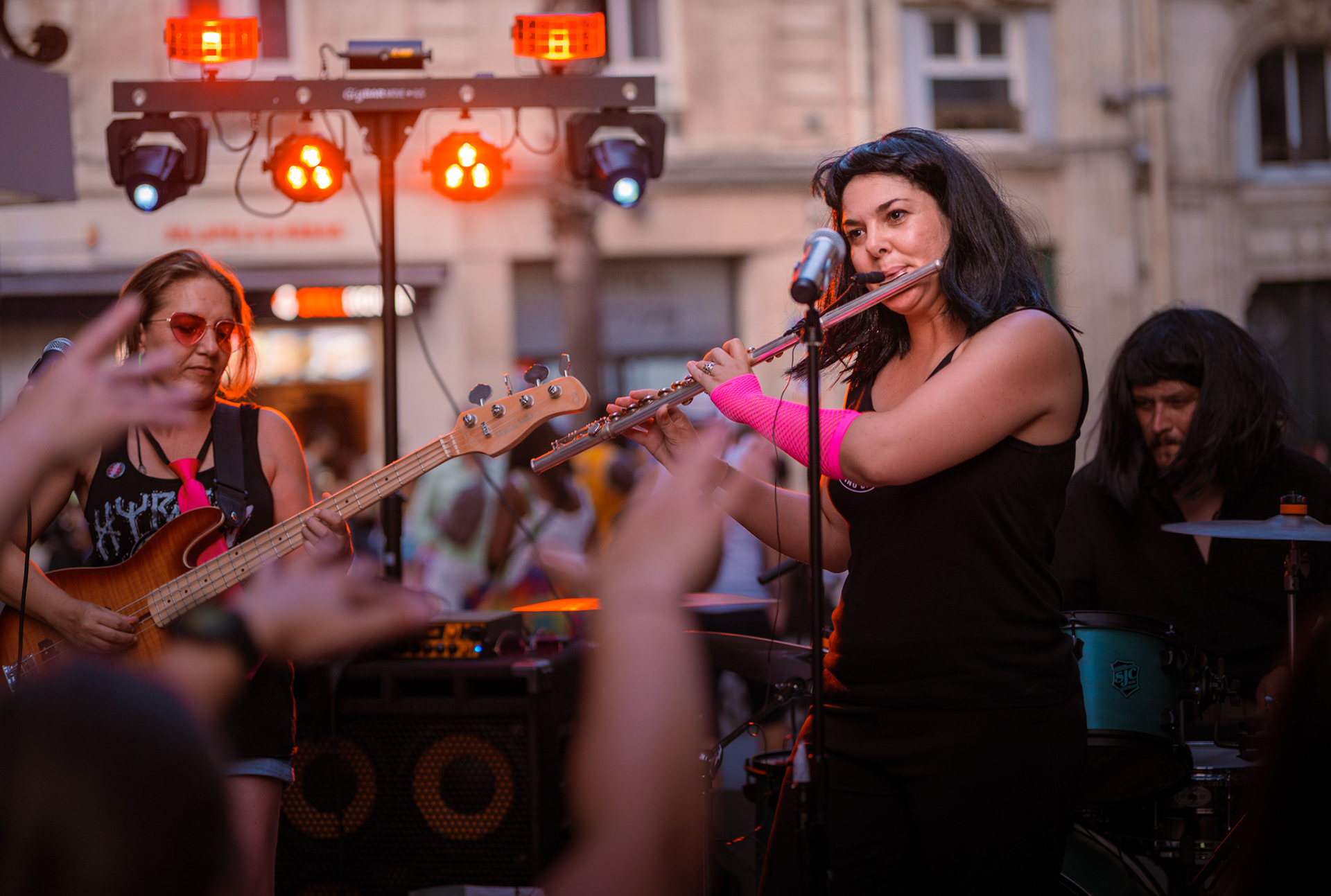 Le groupe Termomix Chaton en concert devant le pub La Chistera à Montpellier