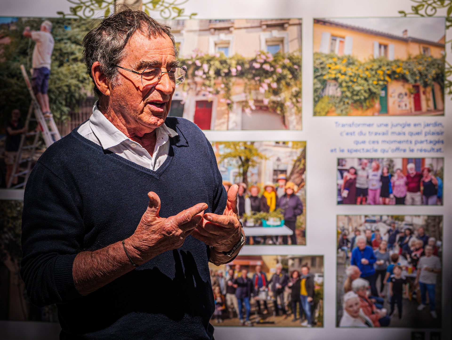Présentation des initiatives de végétalisation devant les panneaux d'exposition