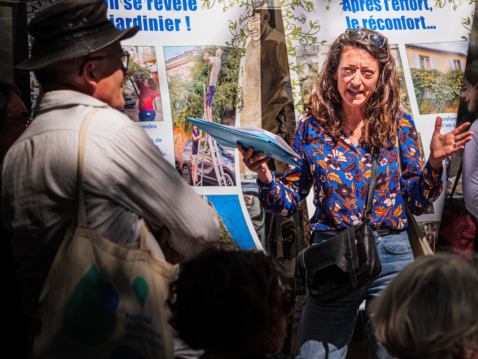 Explication des techniques de végétalisation participative dans les rues
