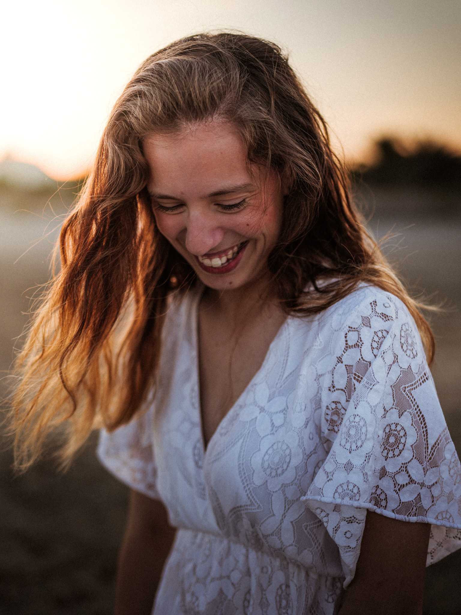 Moment de joie authentique immortalisé en lumière naturelle