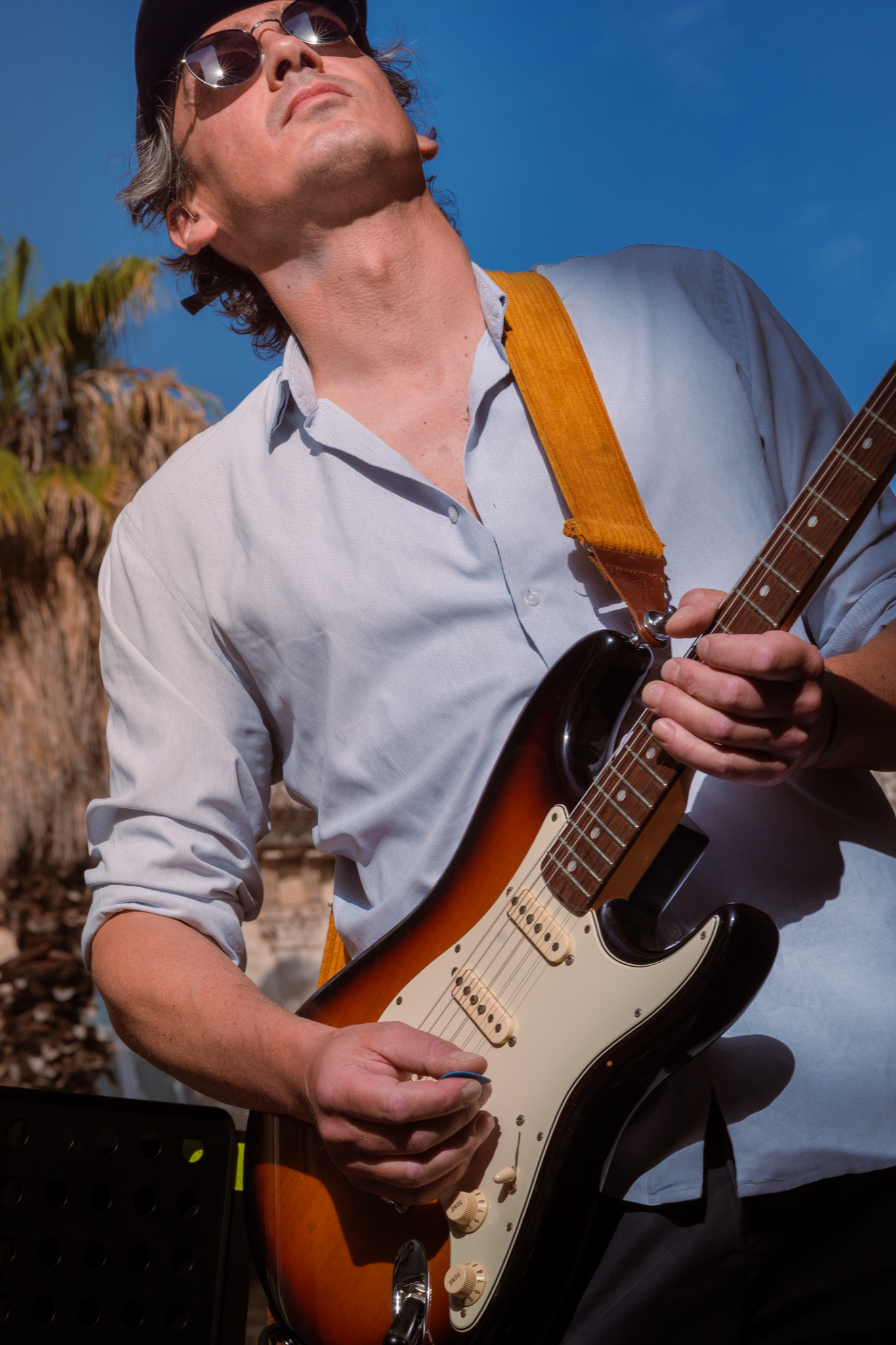 Guitariste qui vit sa musique