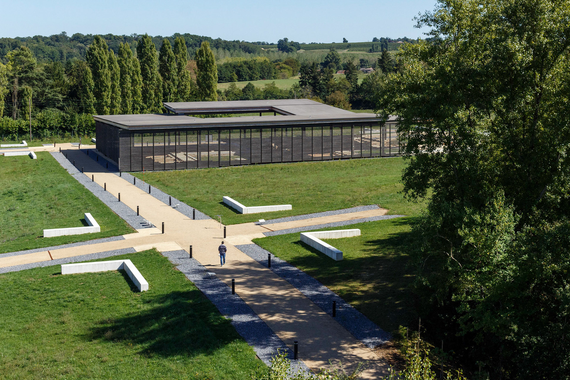 Aménagement du Site Archéologique d'Elusa à Eauze par INCA architectes et ALEP architectes-paysagistes. Photo: Nicolas Castets avec Thierry Laurent-Constant (SPAD Drone)