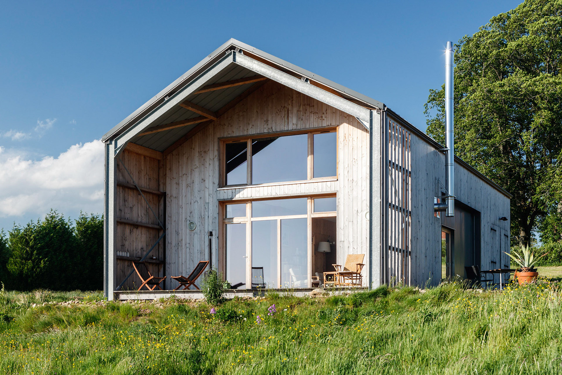 Grange contemporaine dans le Morvan