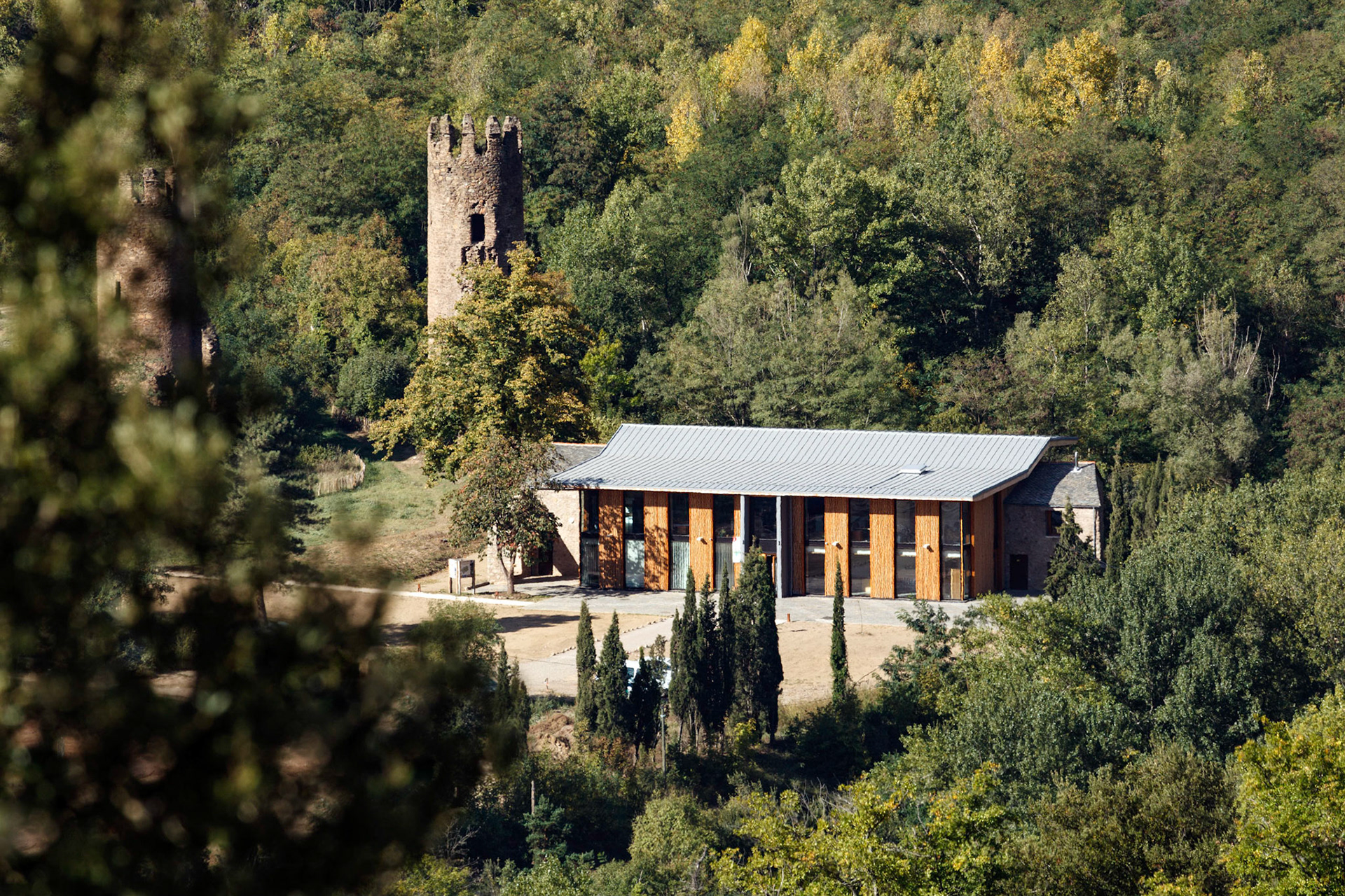 Requalification de l’ancienne ferme de la Bastide à Olette pour créer la Maison du Parc naturel régional des Pyrénées catalanes par INCA architectes et ALEP architectes-paysagistes. Photo : Nicolas Castets