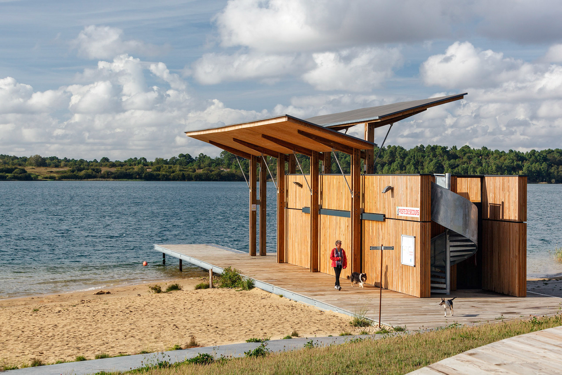 Aménagement et développement de la réserve naturelle d’Arjuzanx par ALEP, architectes-paysagistes, et INCA, architectes. Photo : Nicolas Castets