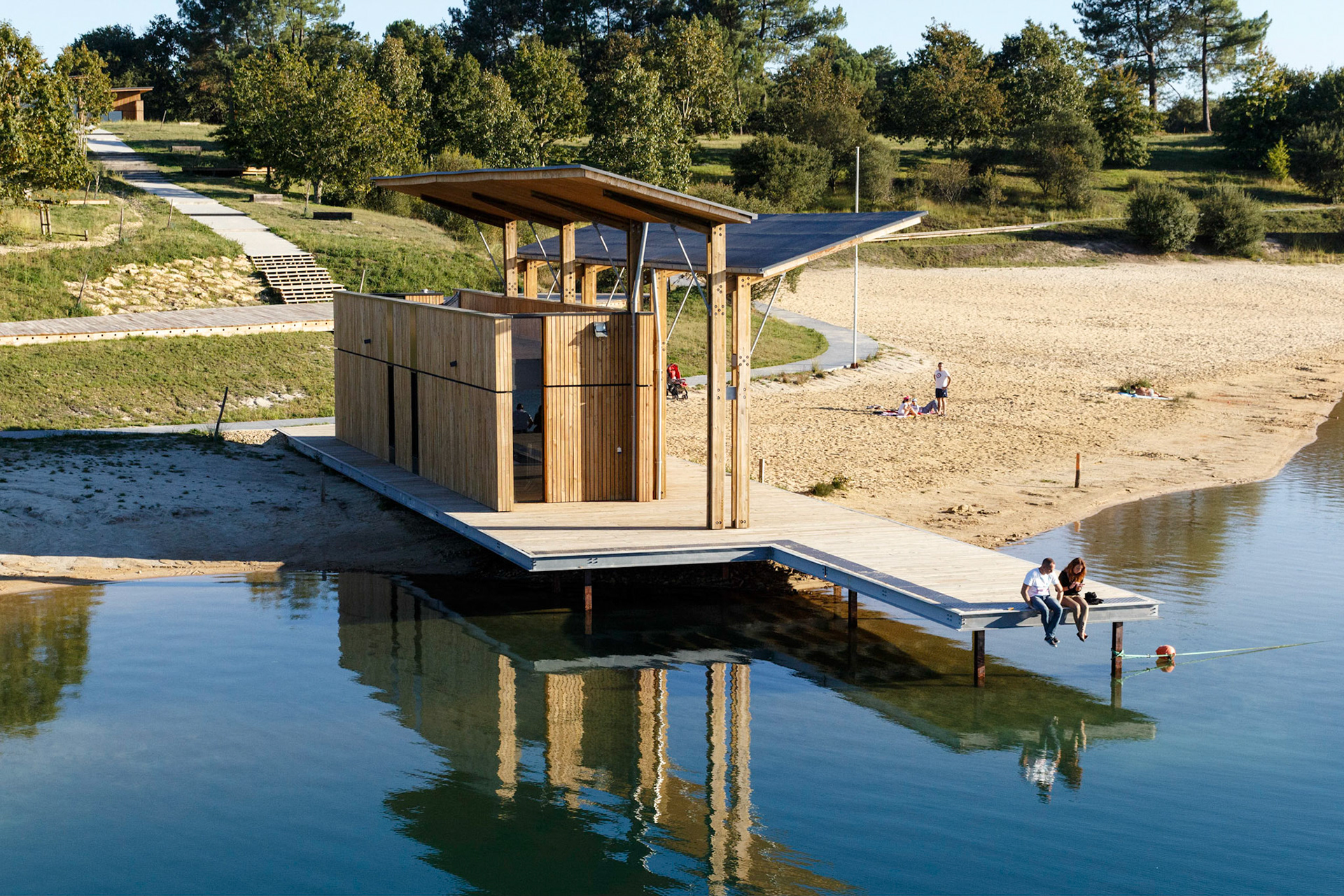 Aménagement et développement de la réserve naturelle d’Arjuzanx par ALEP, architectes-paysagistes, et INCA, architectes. Photo: Nicolas Castets avec Thierry Laurent-Constant (SPAD Drone)