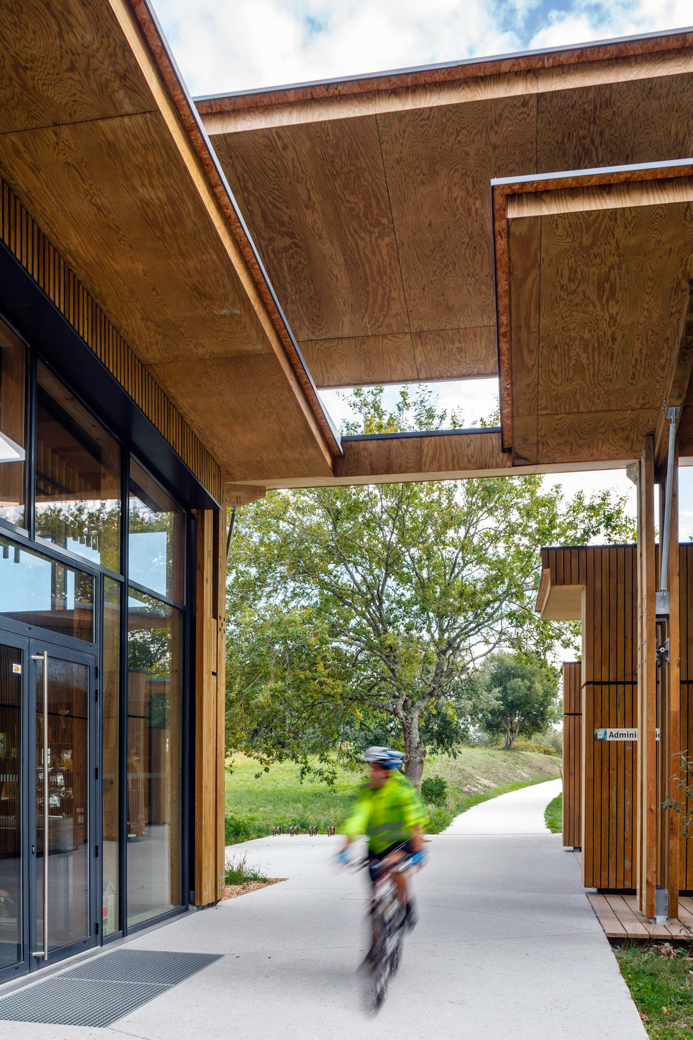 Aménagement et développement de la réserve naturelle d’Arjuzanx par ALEP, architectes-paysagistes, et INCA, architectes. Photo : Nicolas Castets