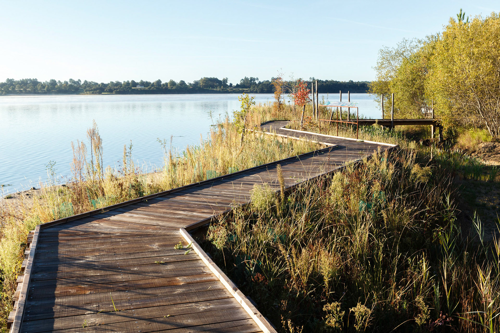 Aménagement et développement de la réserve naturelle d’Arjuzanx par ALEP, architectes-paysagistes, et INCA, architectes. Photo : Nicolas Castets