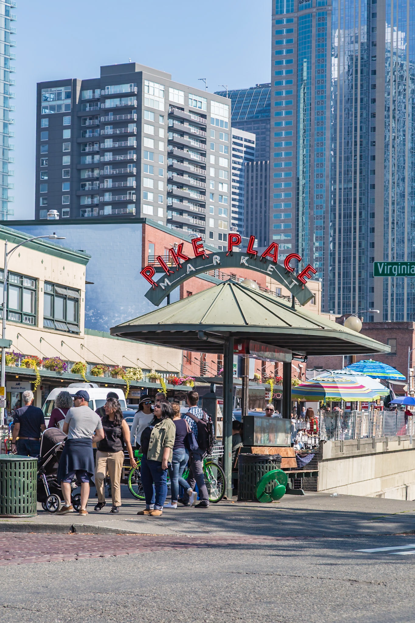 180905_161 Tourists and locals walking near the Pike Place Market in downtown Seattle, Washington