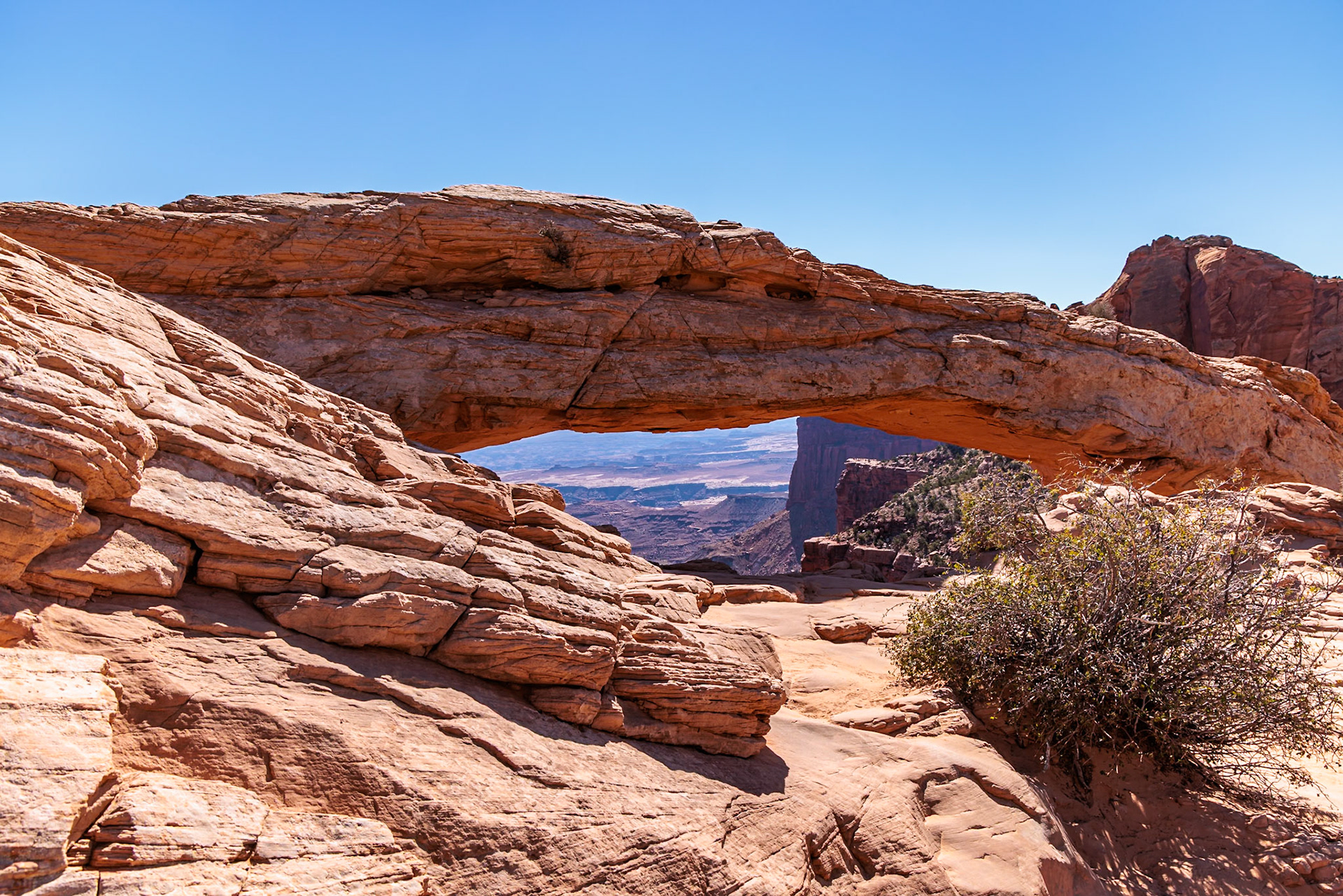 240928_046 Mesa Arch in the  Island in the Sky area of Canyonlands National Park, Utah, USA