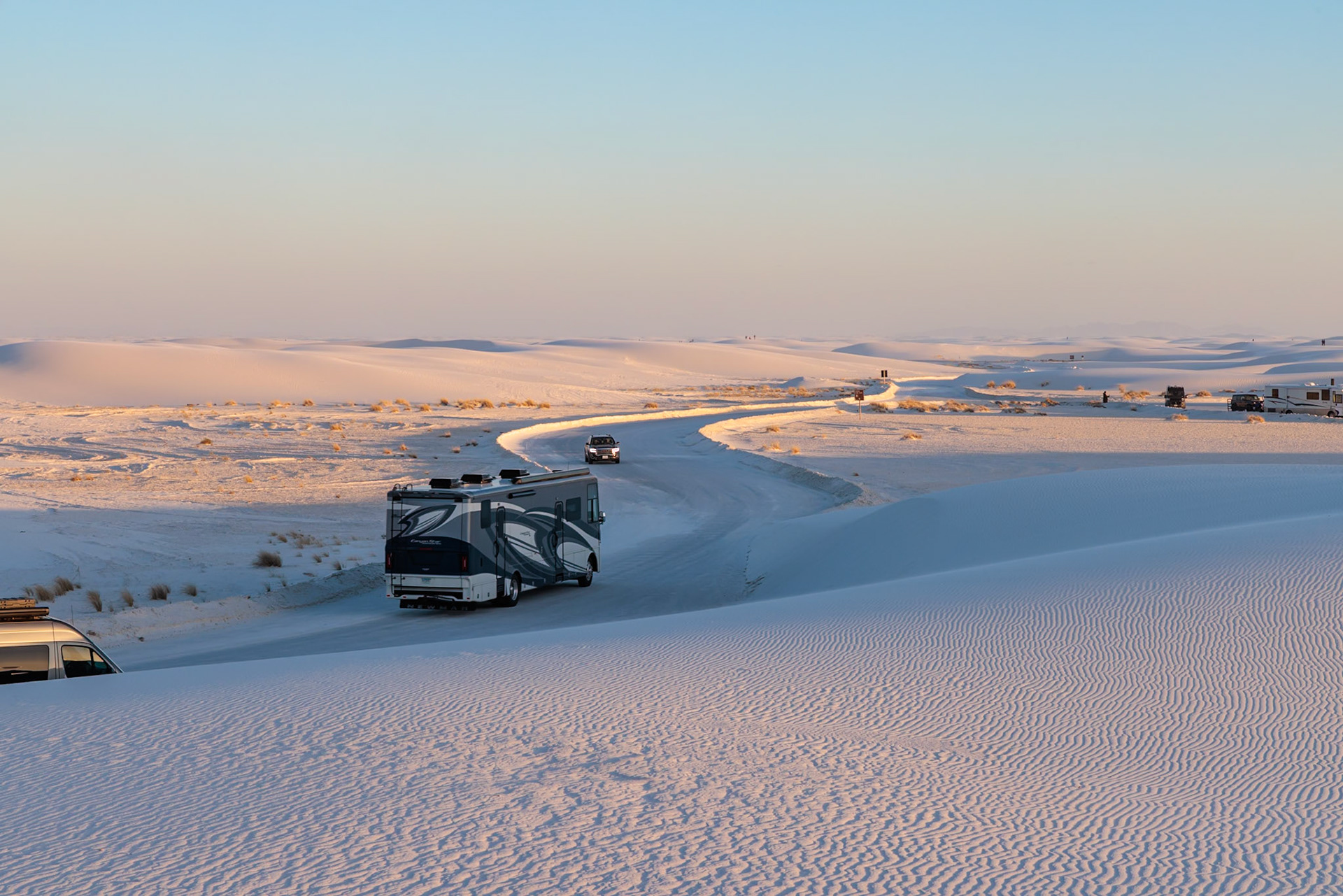 230323_171 Vehicles being driven on cleared roads through the white gypsum dunes at White Sands National Park in Alamogordo, New Mexico, USA