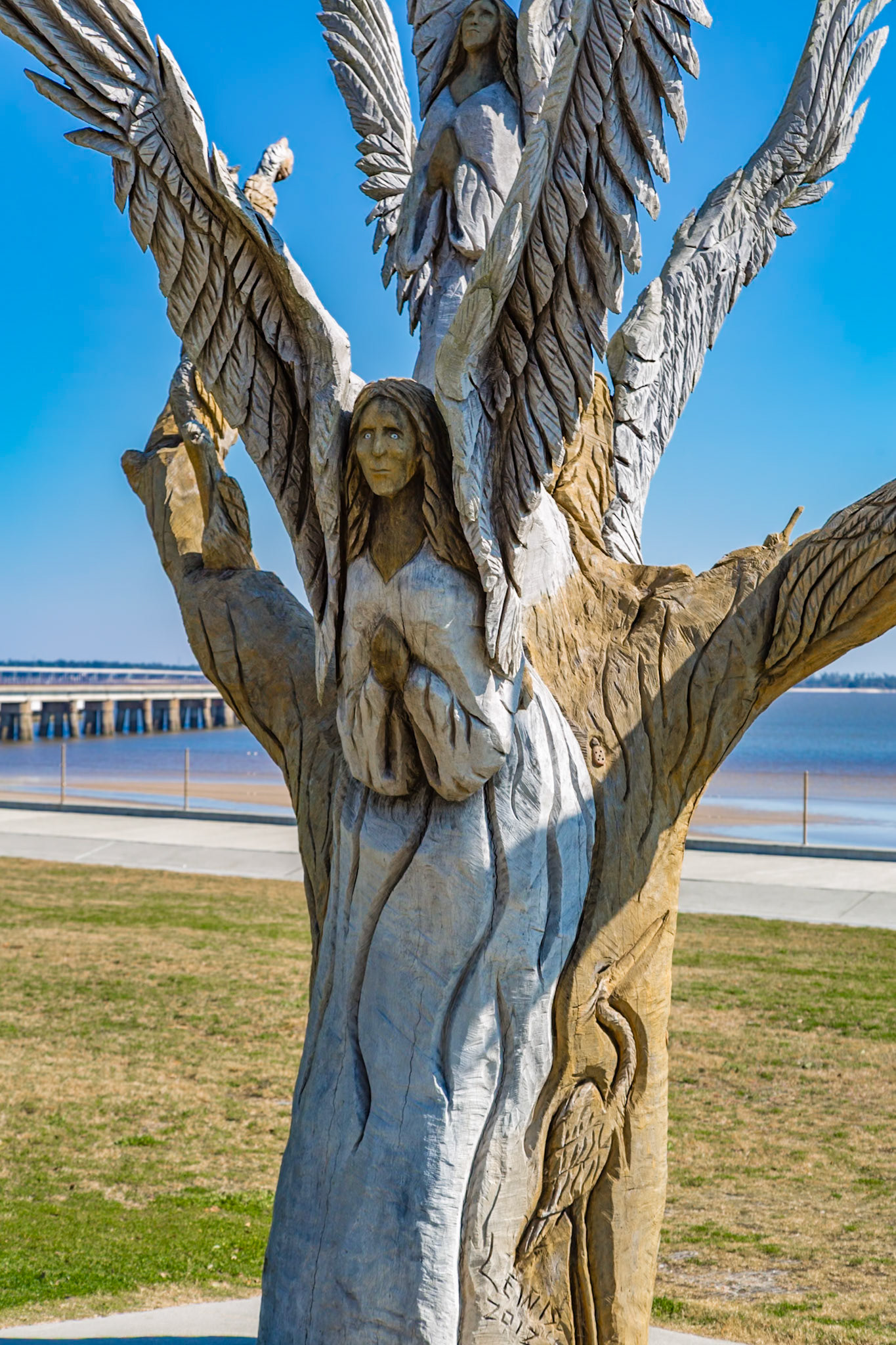 160123_005 Angel Tree carving by Dayle Lewis on the beach in Bay St. Louis, Mississippi
