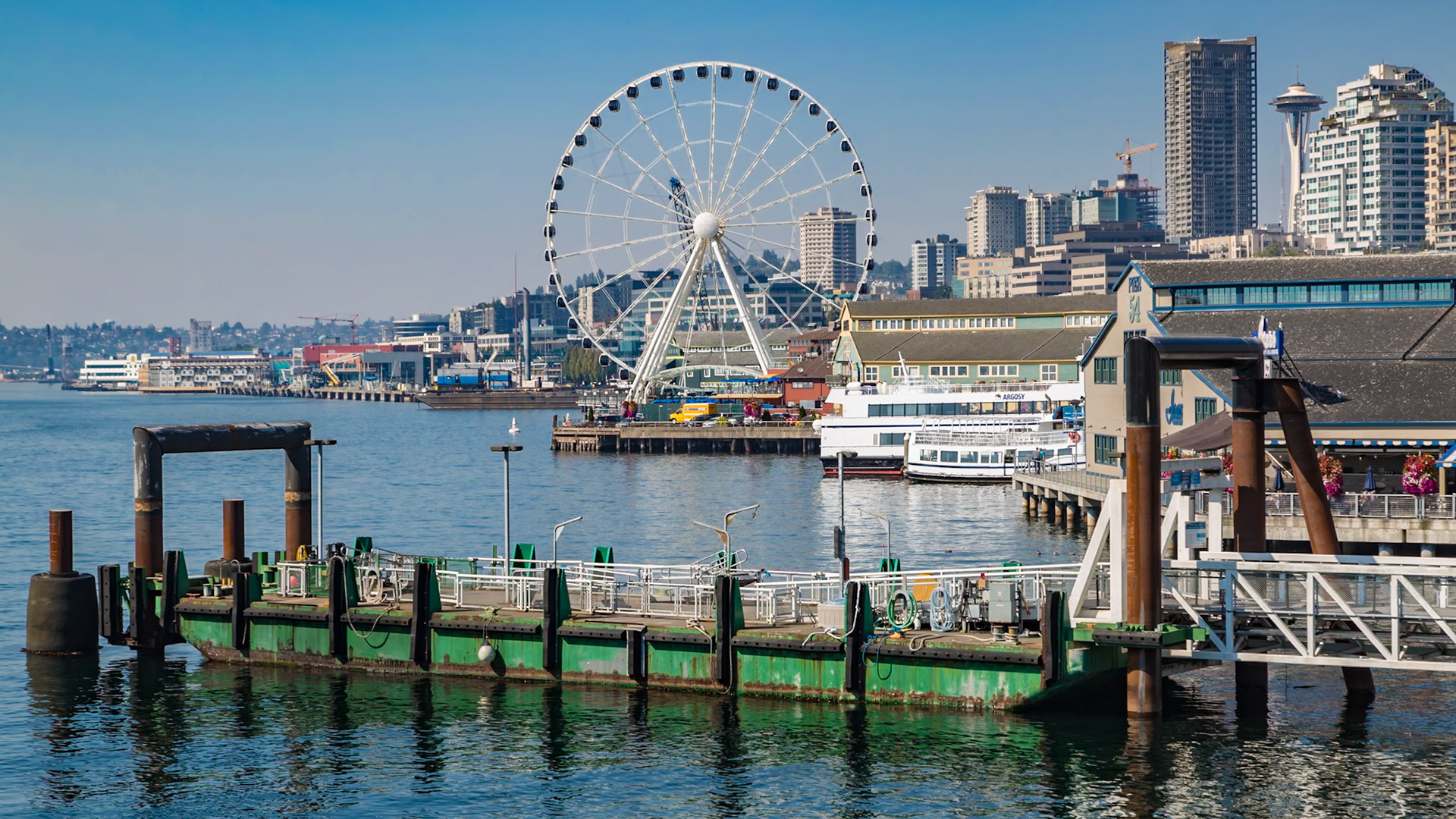 180906_002 Seattle Great Wheel in the Waterfront District on Elliot Bay in Seattle, Washington
