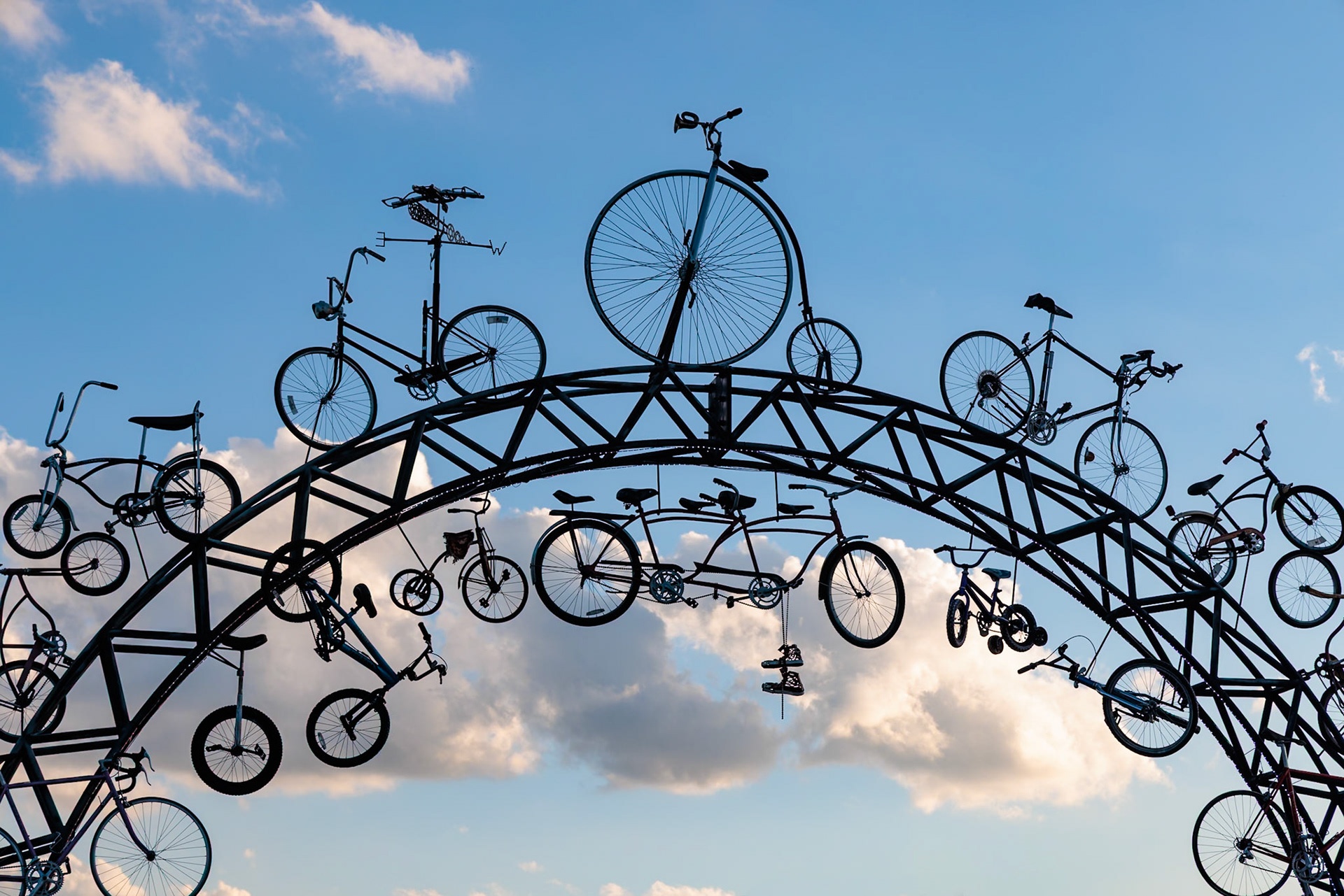 231006_100 Spokes sculpture made from recycled bicycles in the historic district of downtown Cookeville, Tennessee