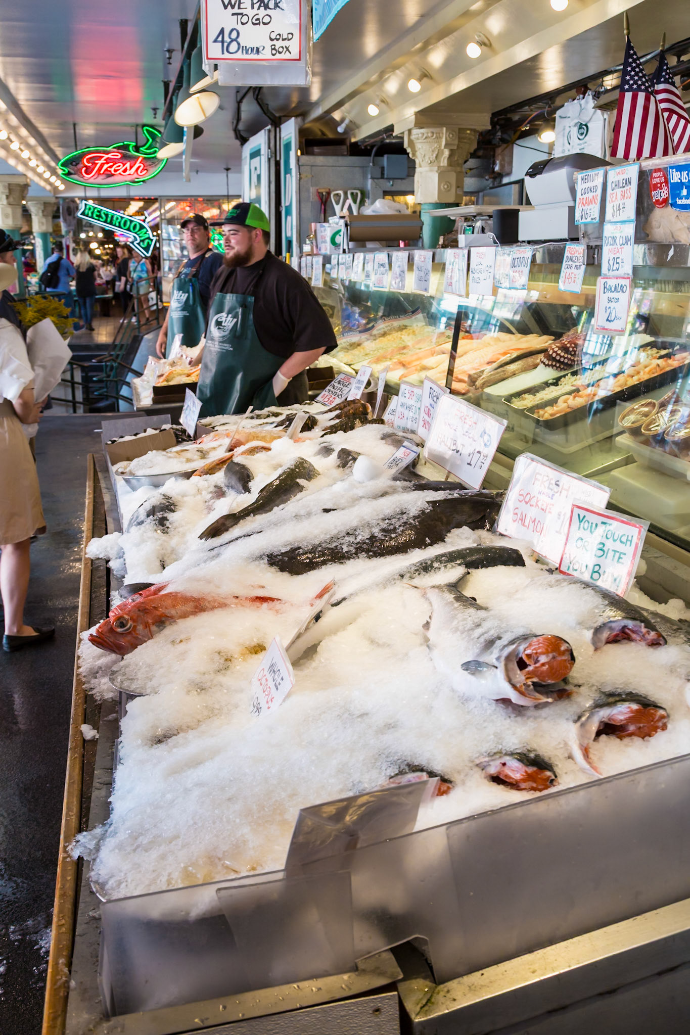 180905_167 Fresh fish on ice for sale at the famous Pike Place Fish Market in downtown Seattle, Washington