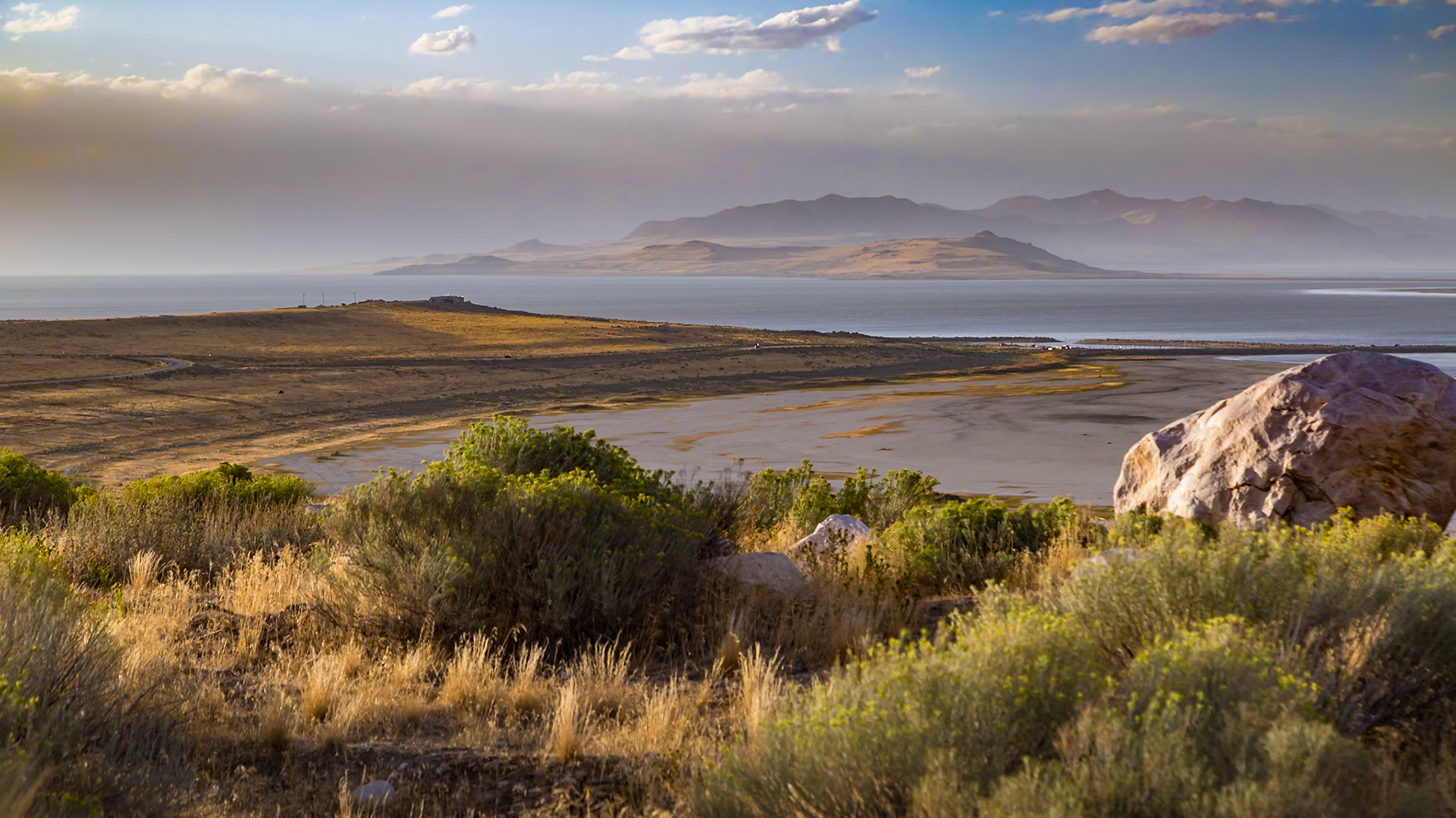 180915_198 Boulders in the prairie grasslands along the shoreline of Great Salt Lake in the Antelope Island State Park near Syracuse, Utah