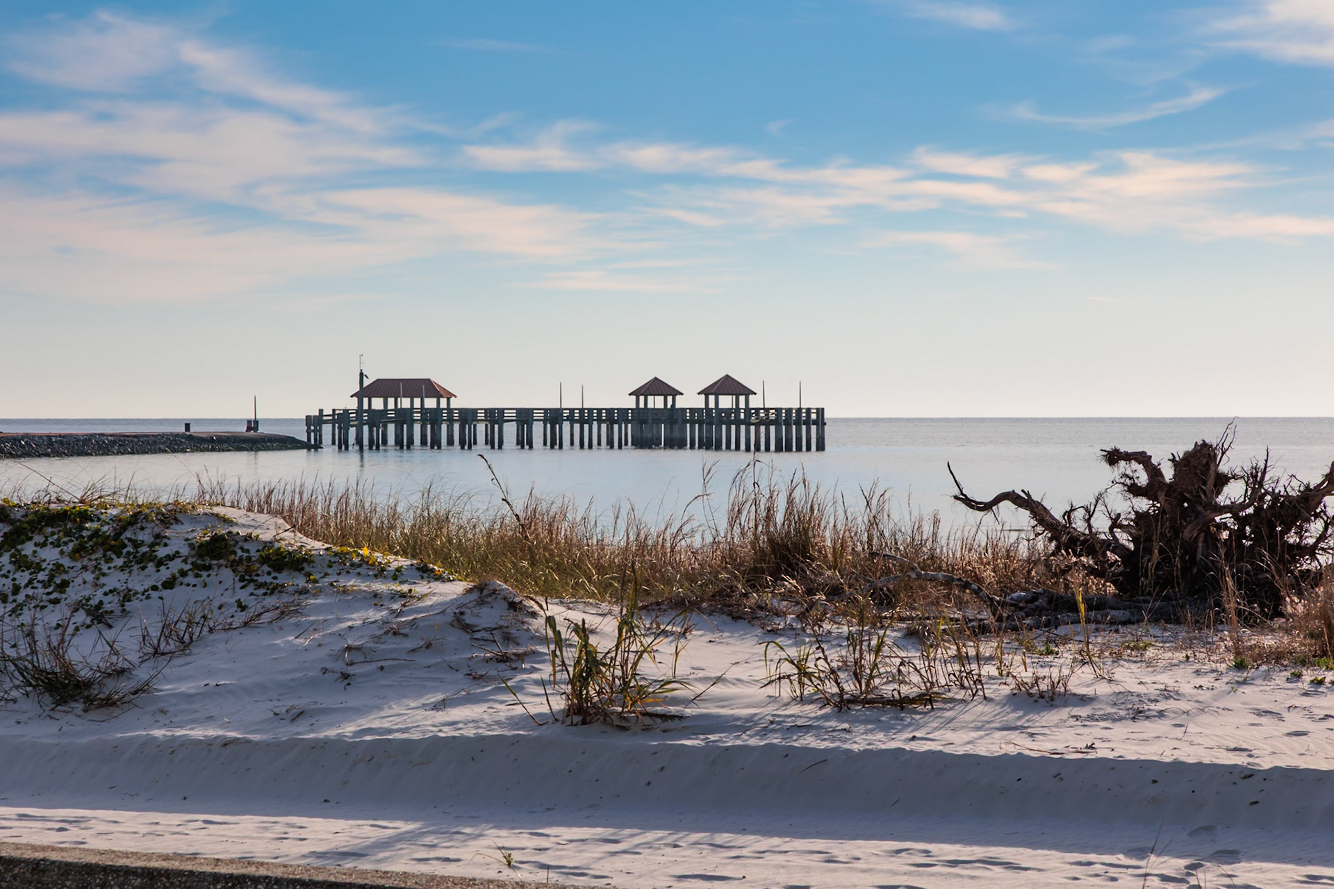 220114_126 Fishing pier in the Gulf of Mexico at Gulfport, Mississippi, USA