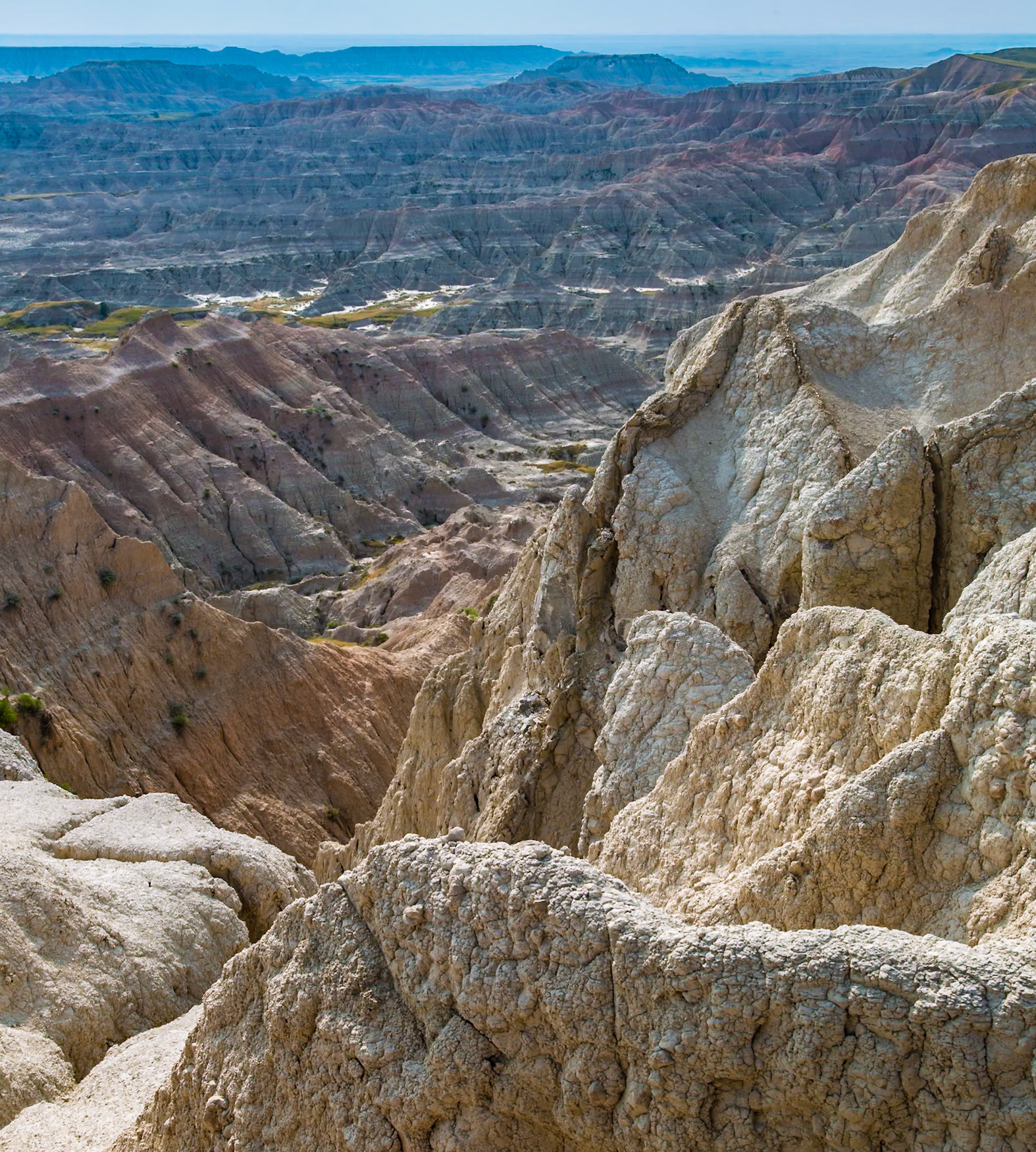 180816_159. Erosion exposes colorful layers of sedimentary rock  in the Badlands National Park in South Dakota, USA