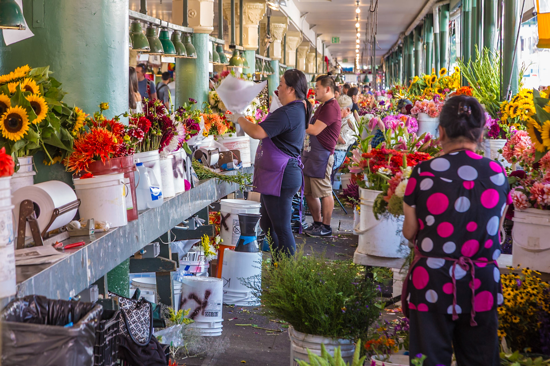 180905_197 Women preparing flower arrangements for sale at the Pike Place Market in downtown Seattle, Washington