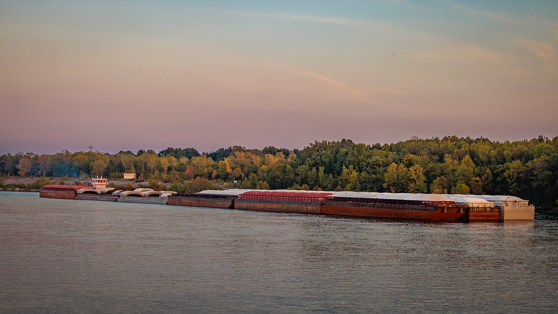 230922_001 Tug boat pushing multiple barges on the Tennessee River near Savannah, Tennessee
