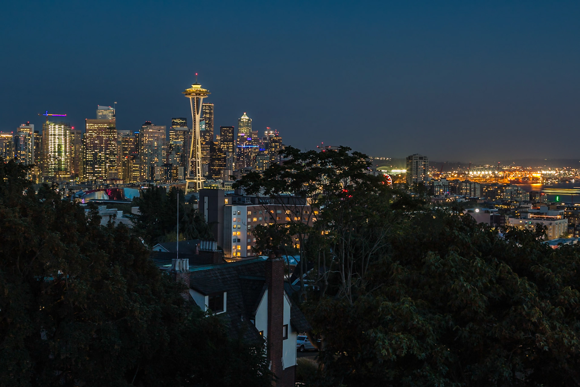 180904_124 Night time view of downtown Seattle, Washington from Kerry Park