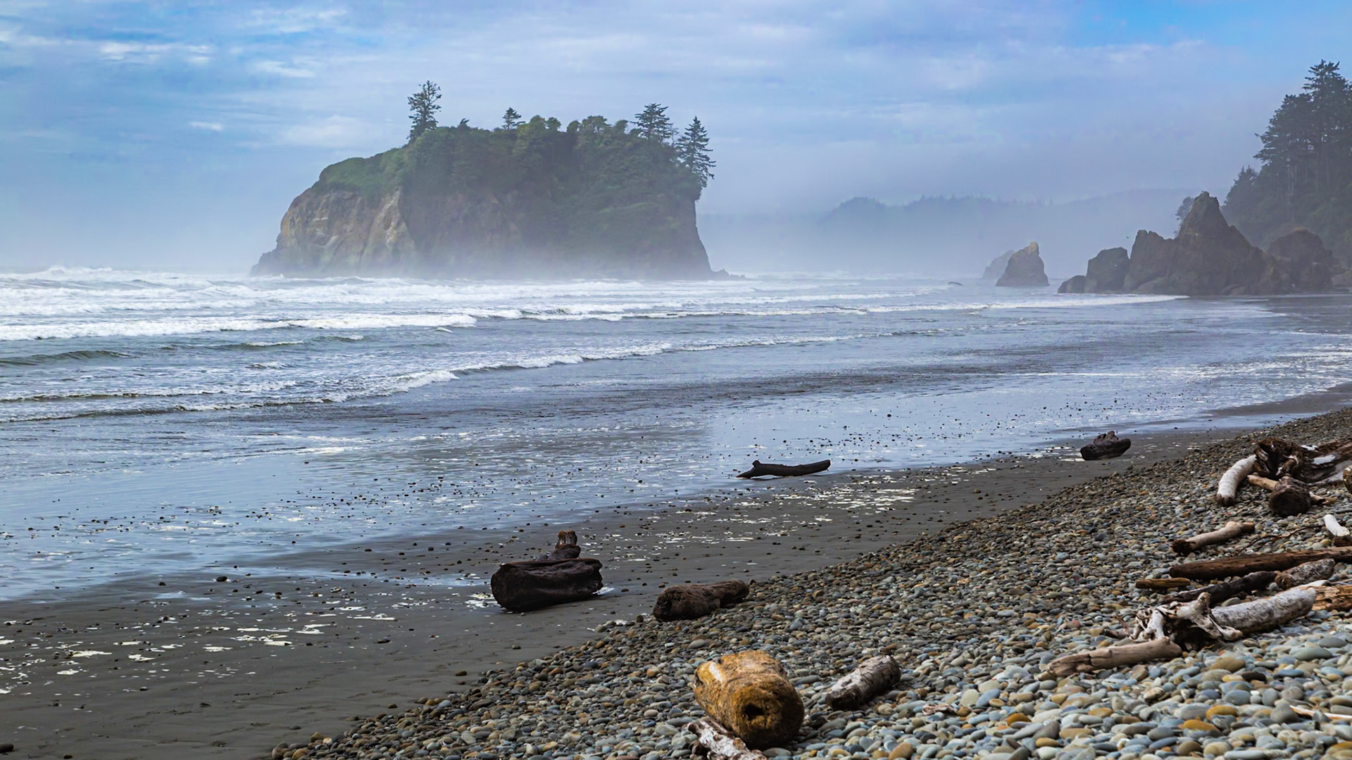 180910_108 Large rock seastacks at Ruby Beach in the Olympic National Park near Forks, Washington