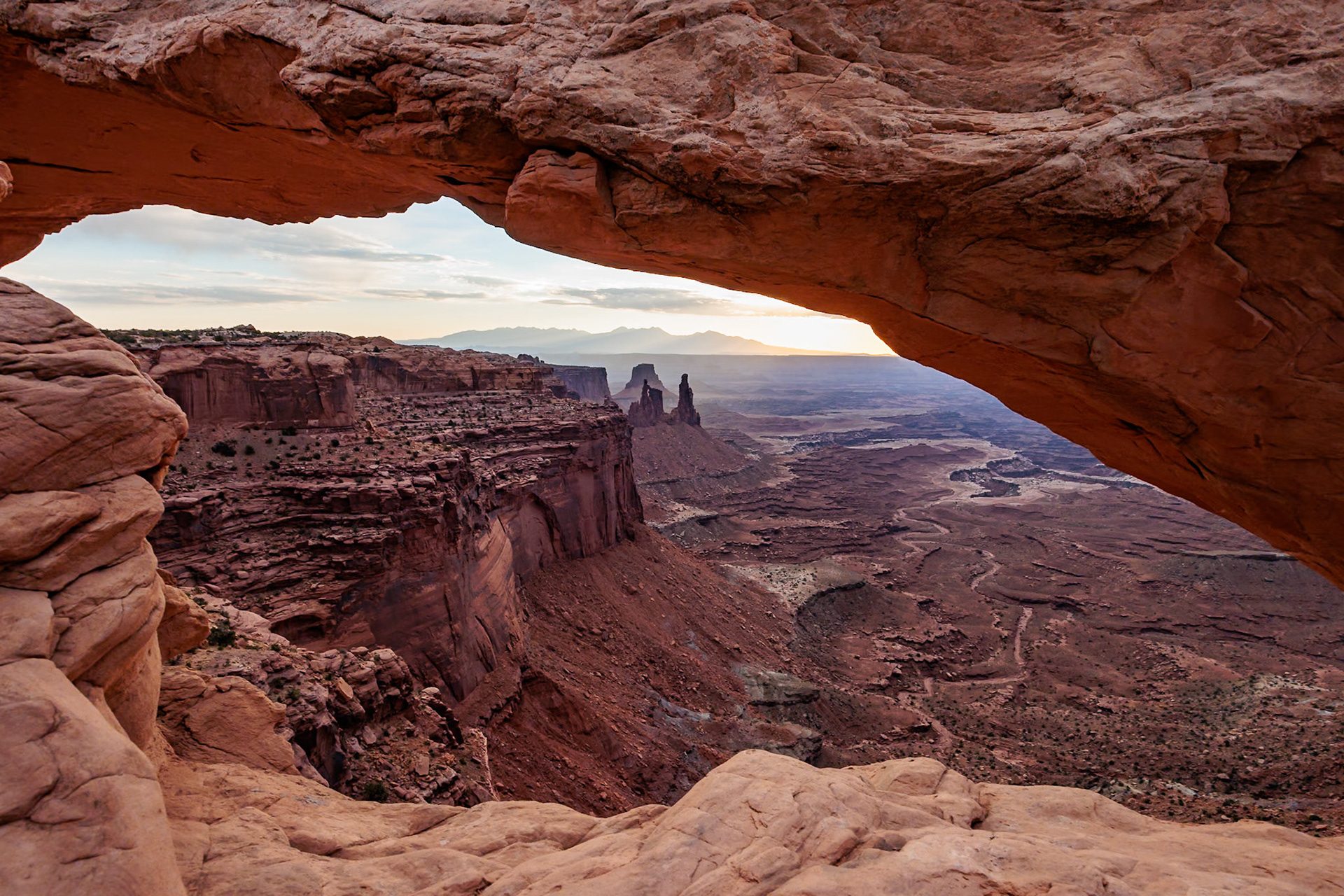240929_033 Mesa Arch in the  Island in the Sky area of Canyonlands National Park, Utah, USA