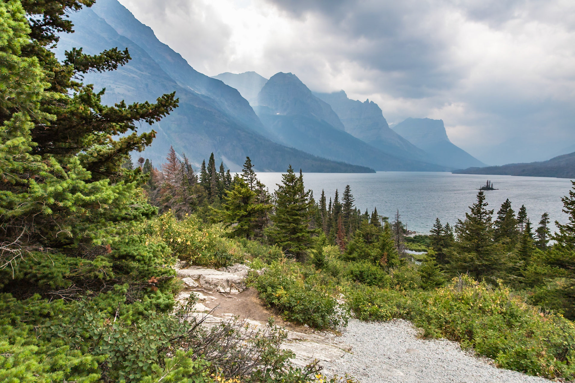 180826_039 Mountain view from Wild Goose Island Lookout on Going to the Sun Road along Saint Mary Lake in Glacier National Park, Montana