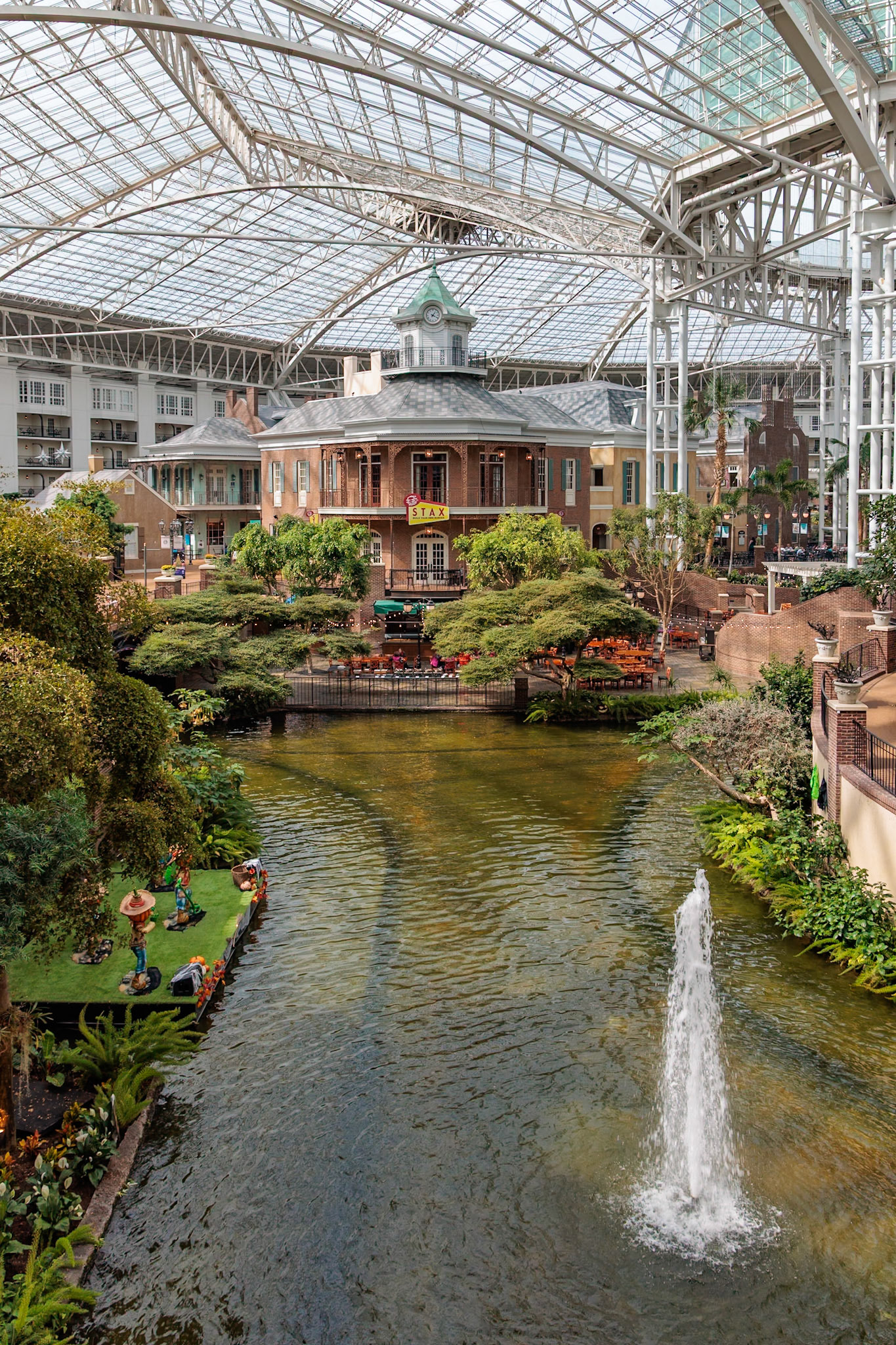 231004_054 Stax make-your-own hamburger restaurant at Gaylord Opryland Resort and Convention Center in Nashville, Tennessee