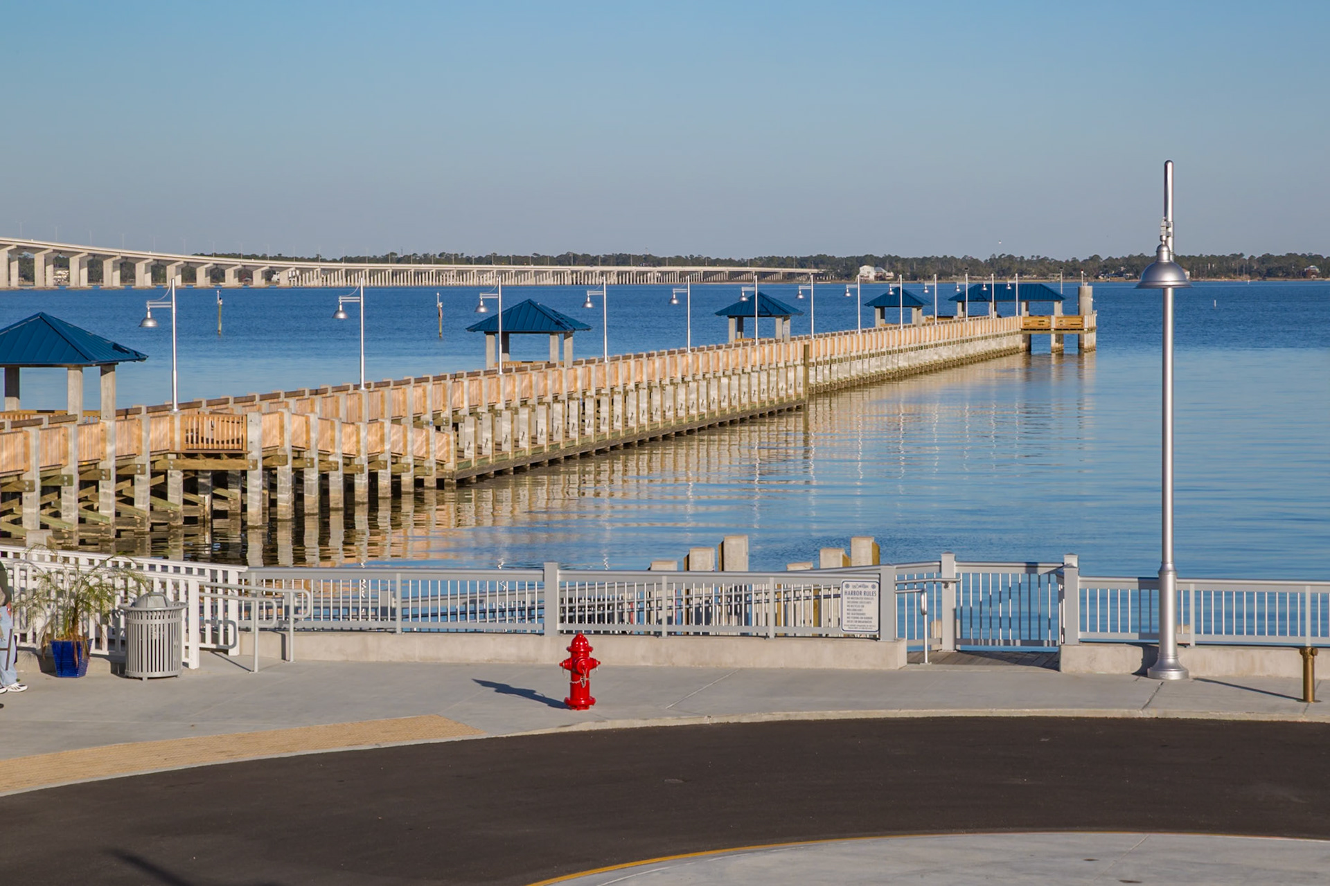 141119_001 Pier at the harbor in Bay St. Louis, Mississippi, USA