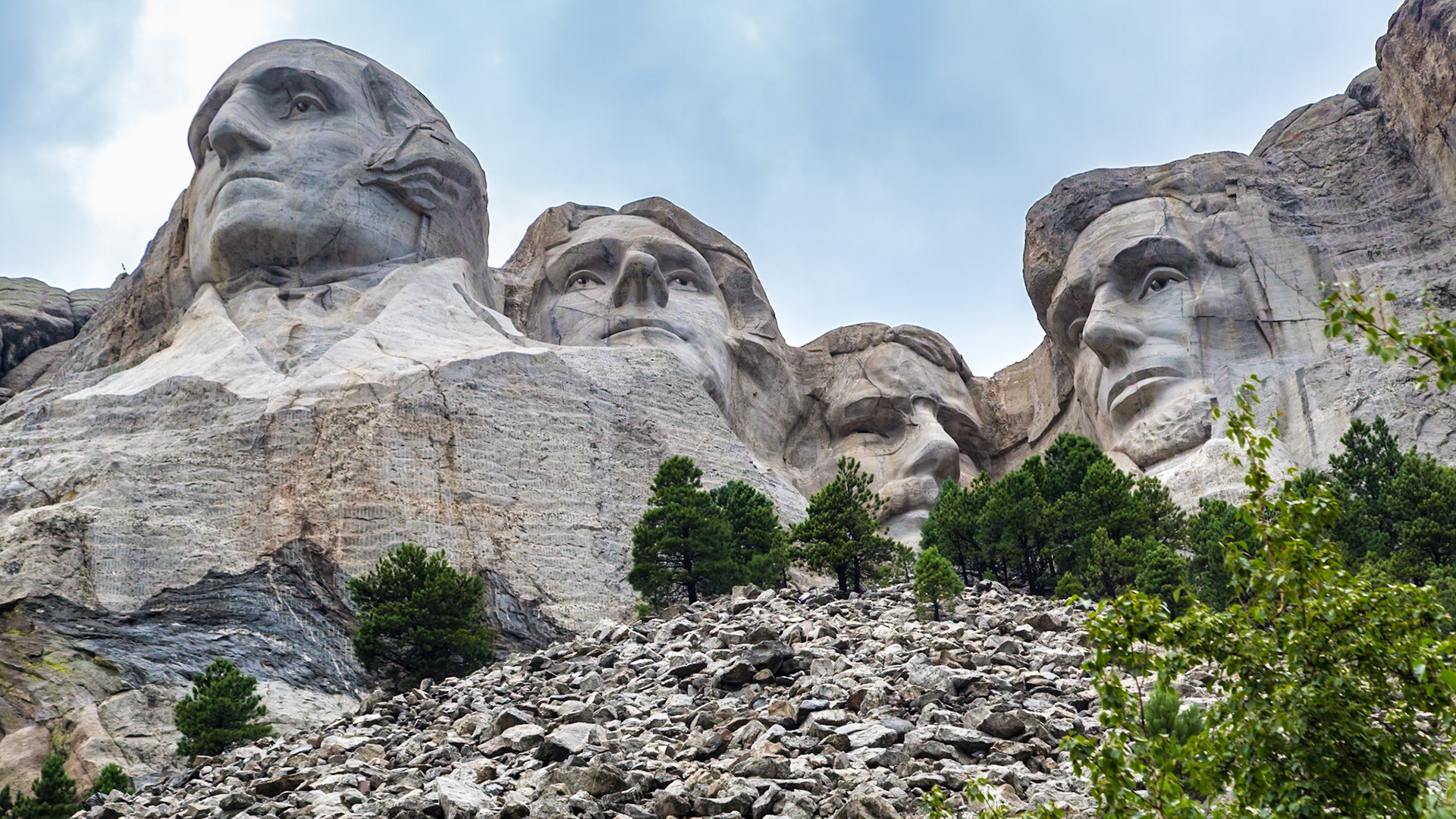 180814_053 Carved granite busts of George Washington, Thomas Jefferson, Theodore "Teddy" Roosevelt and Abraham Lincoln at Mount Rushmore National Monument near Keystone, South Dakota