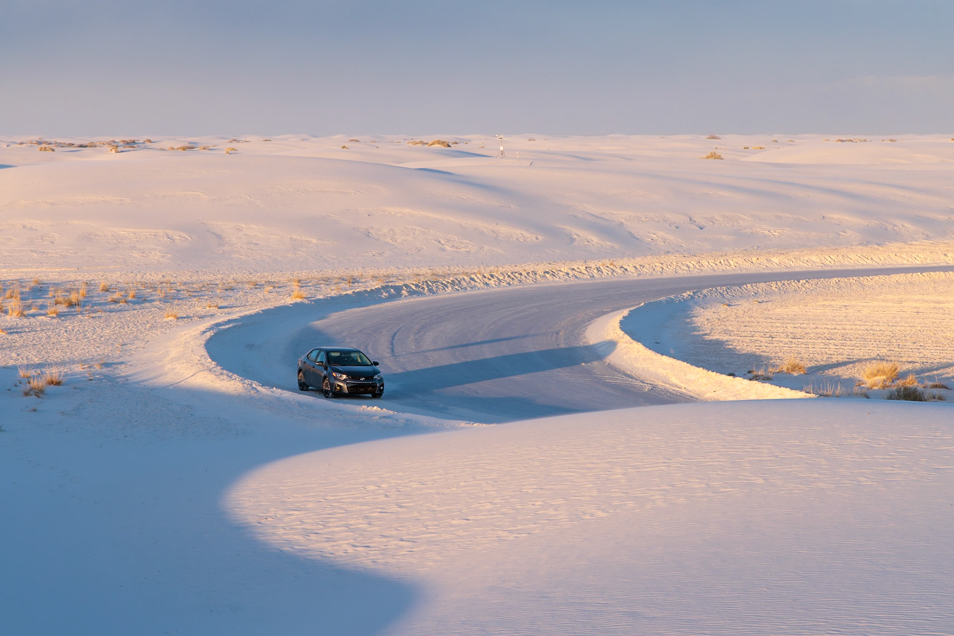 230323_169 Cleared roads through the white gypsum dunes at White Sands National Park in Alamogordo, New Mexico, USA