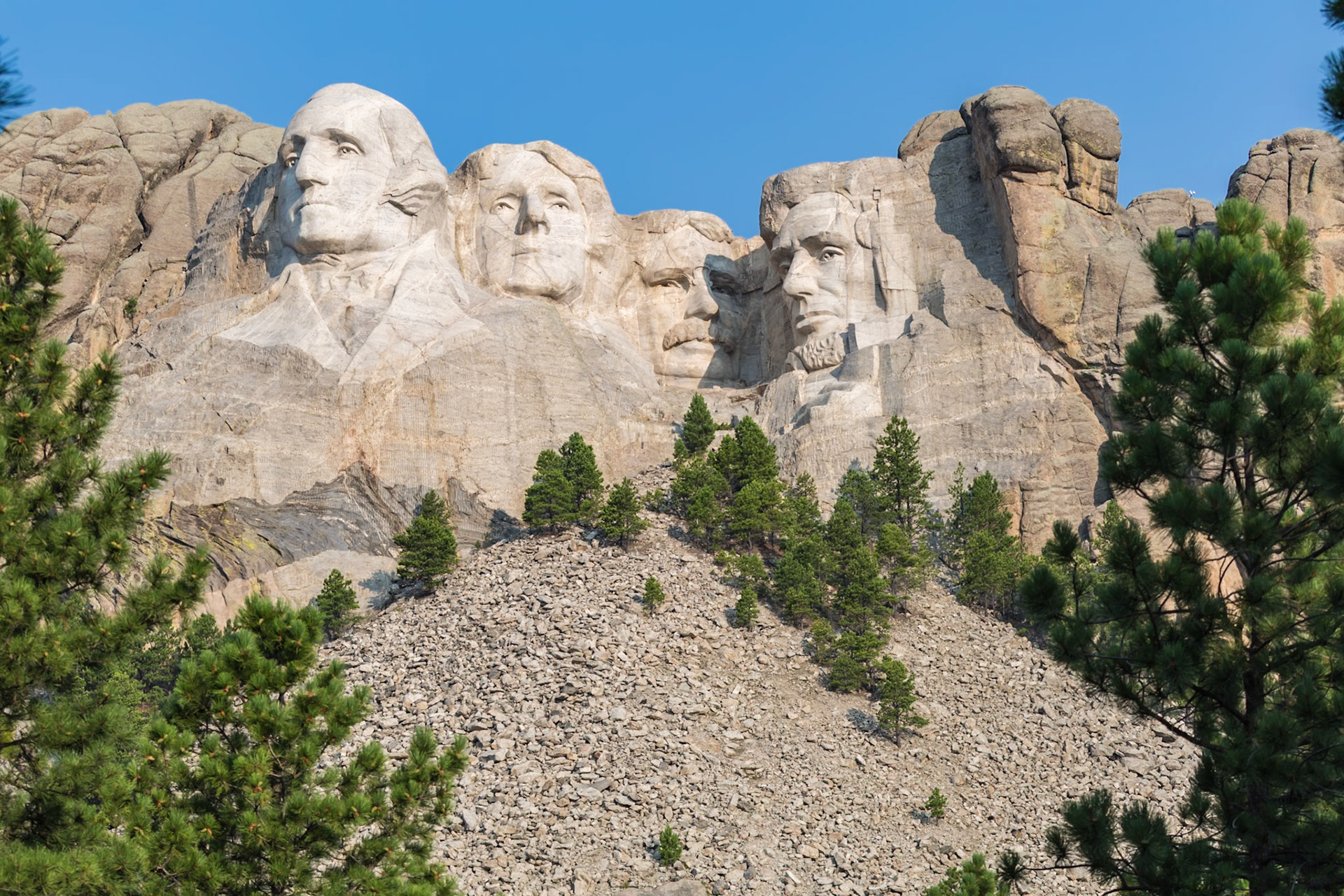 180816_091 Carved granite busts of George Washington, Thomas Jefferson, Theodore "Teddy" Roosevelt and Abraham Lincoln at Mount Rushmore National Monument near Keystone, South Dakota